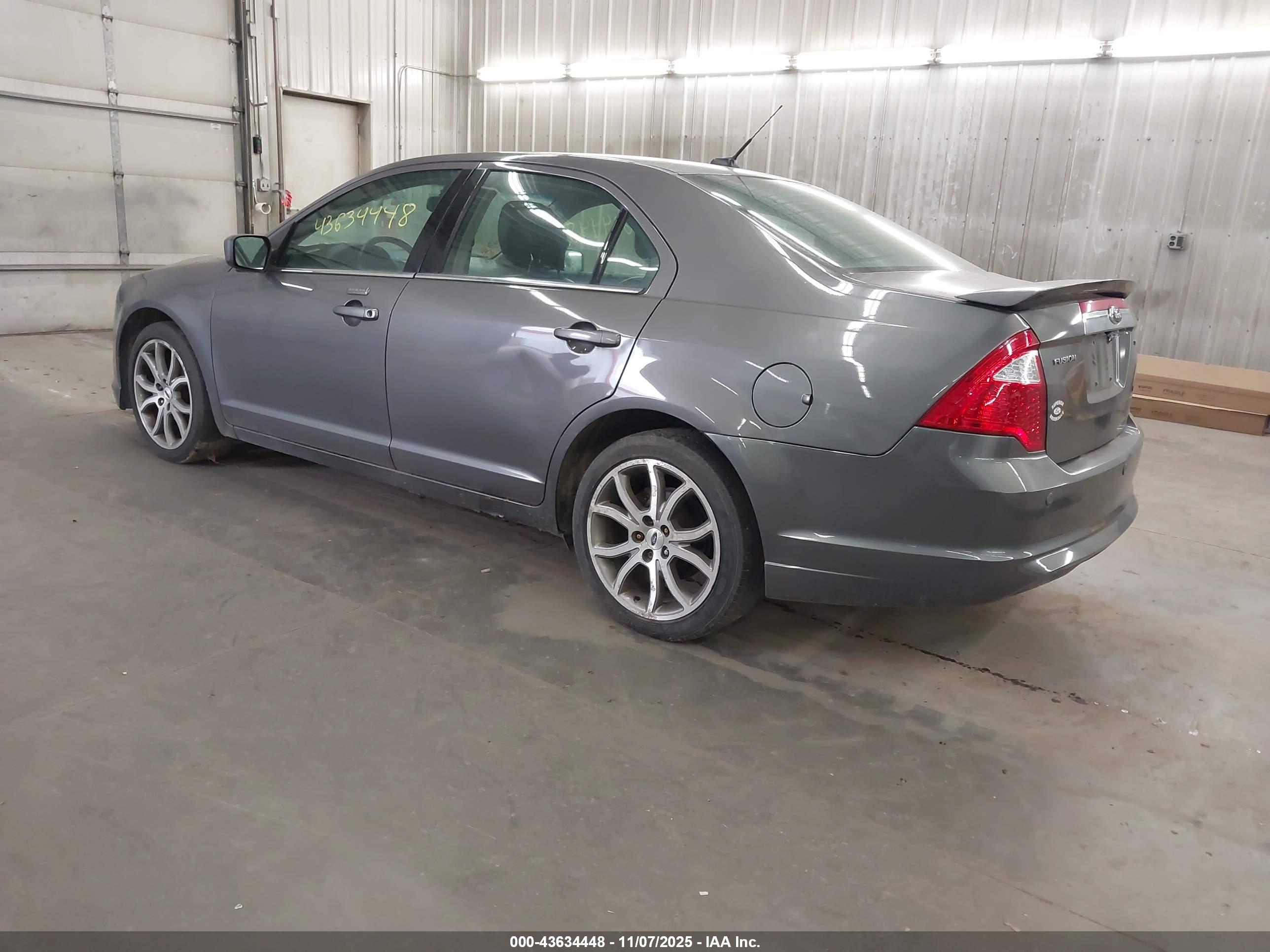 FORD FUSION image 3