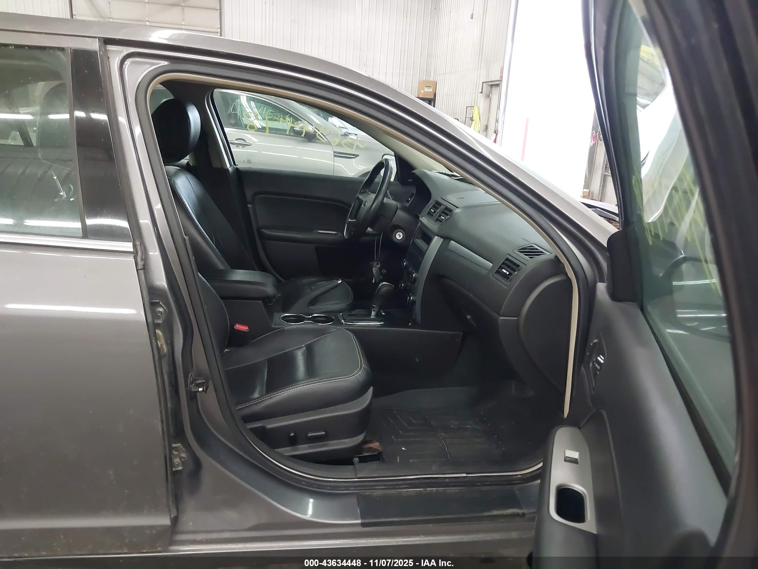 FORD FUSION image 5