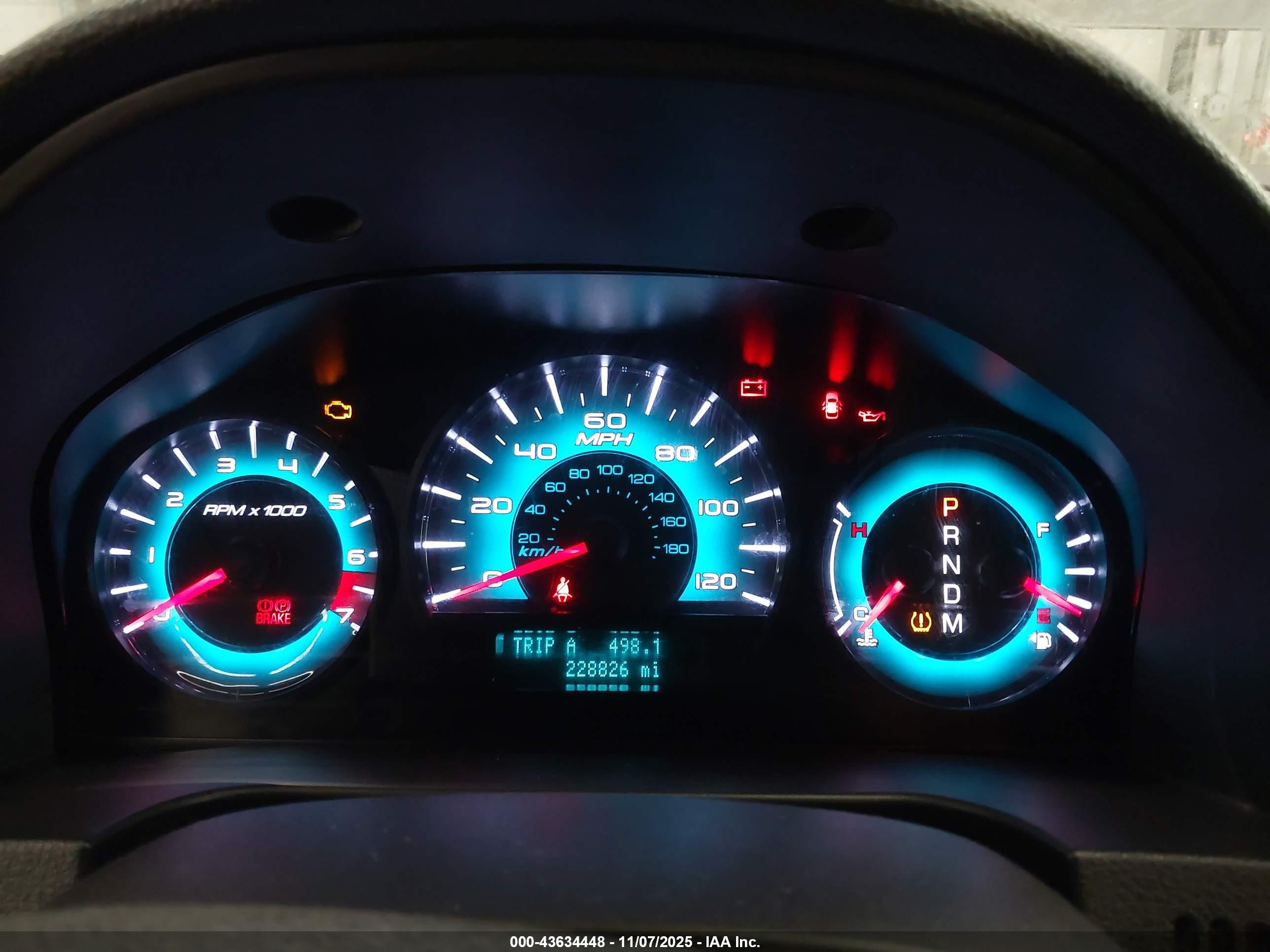 FORD FUSION image 7