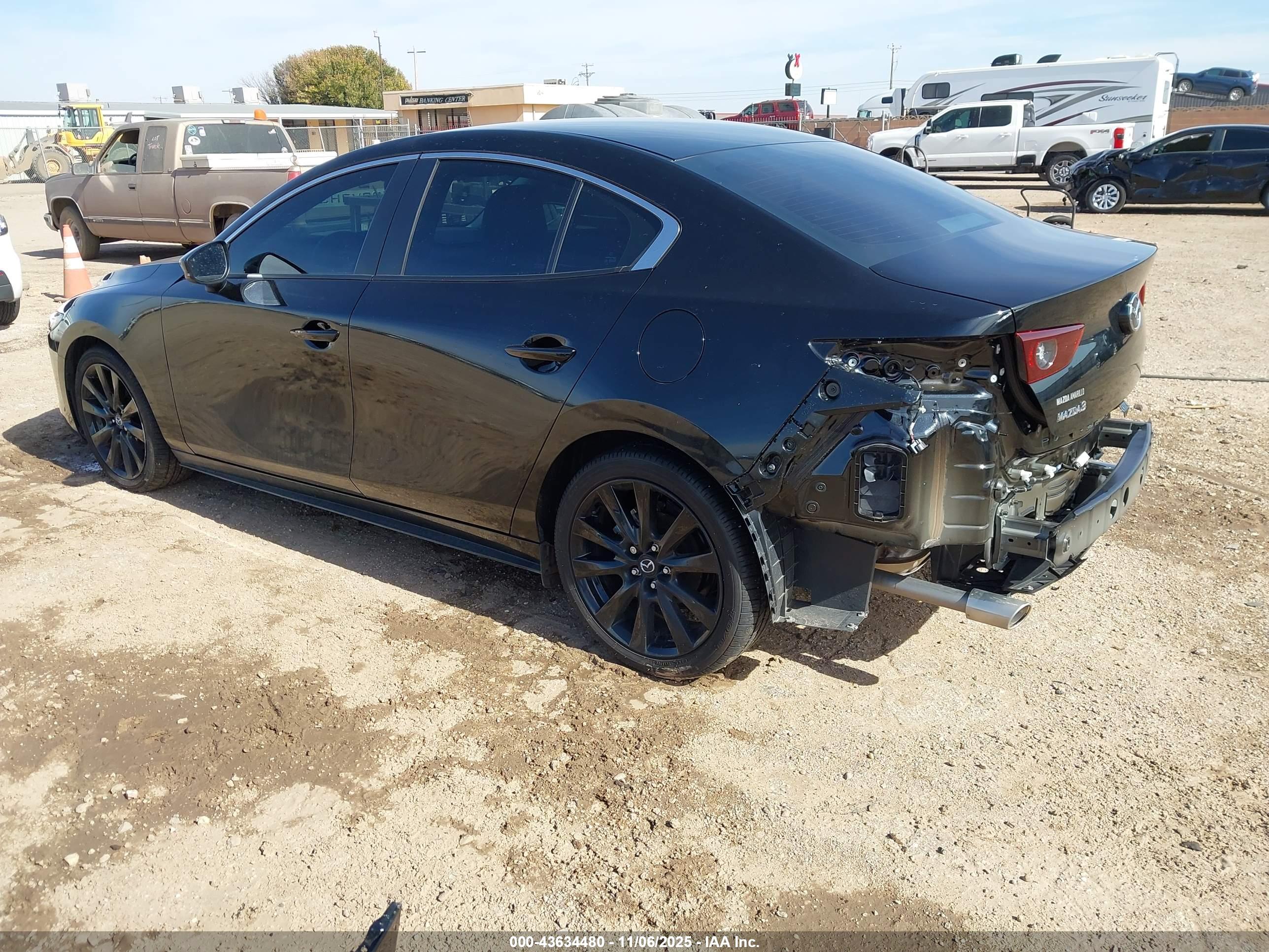 MAZDA MAZDA3 image 3