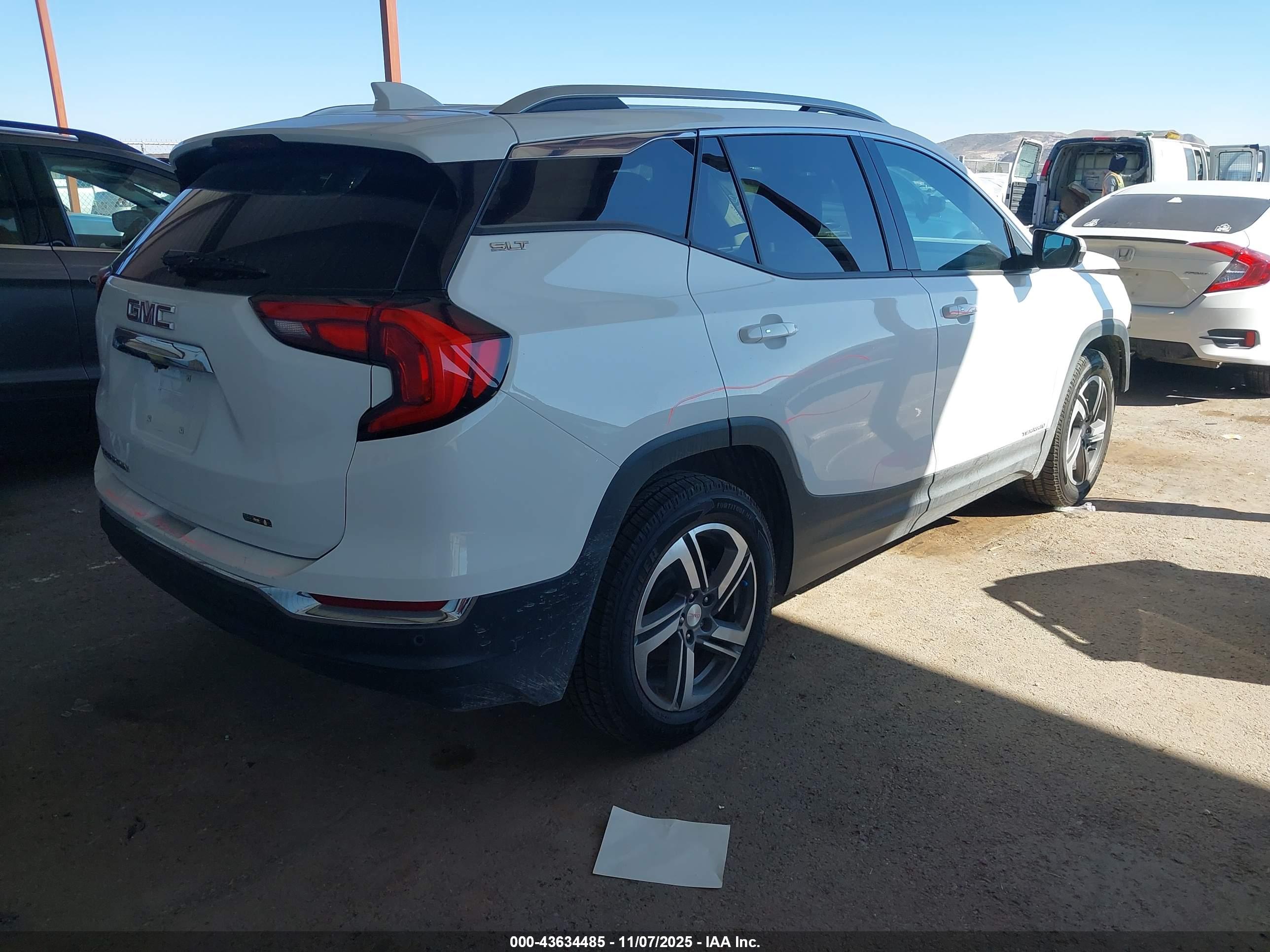 GMC TERRAIN image 4