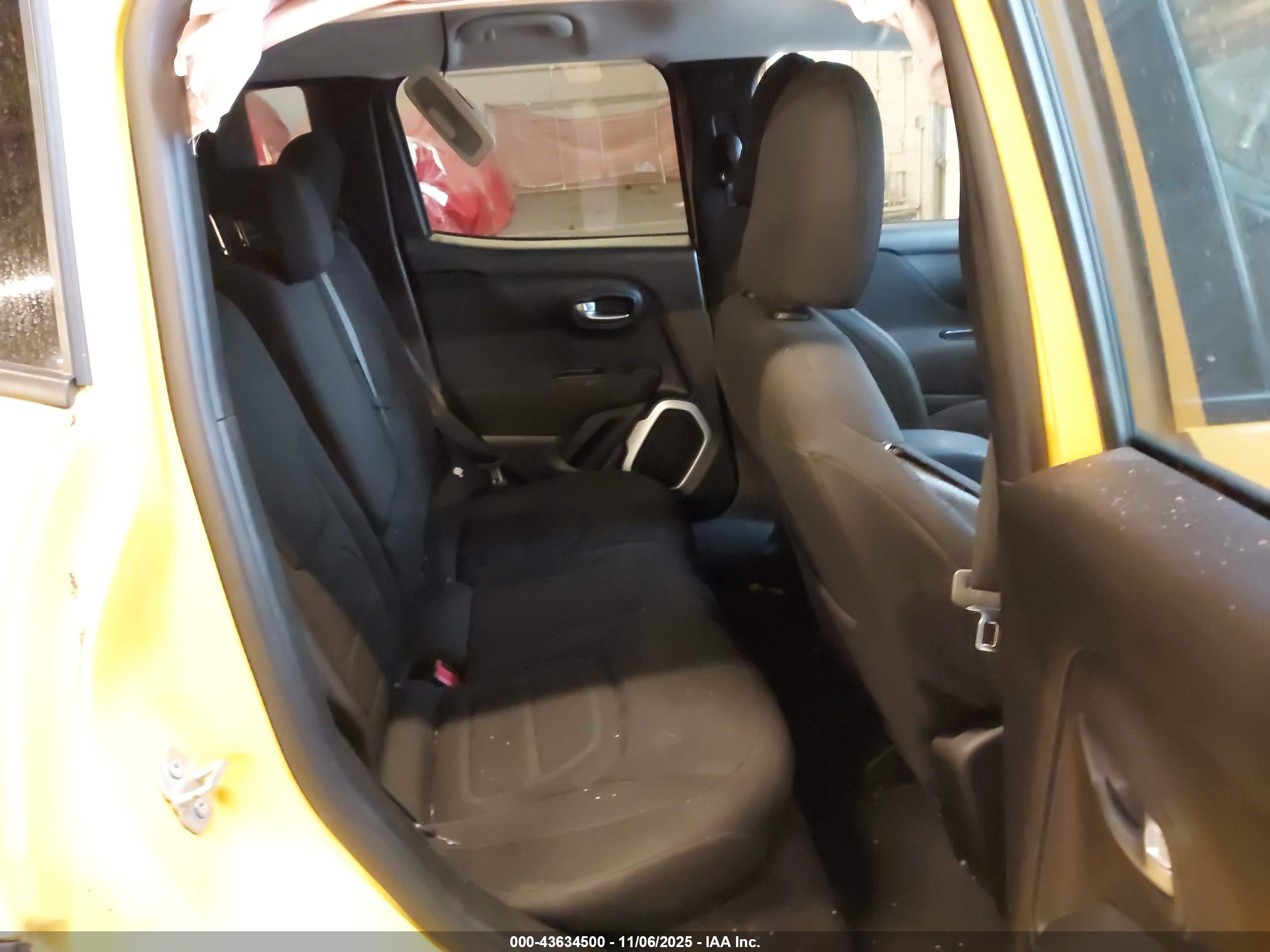 JEEP RENEGADE image 8