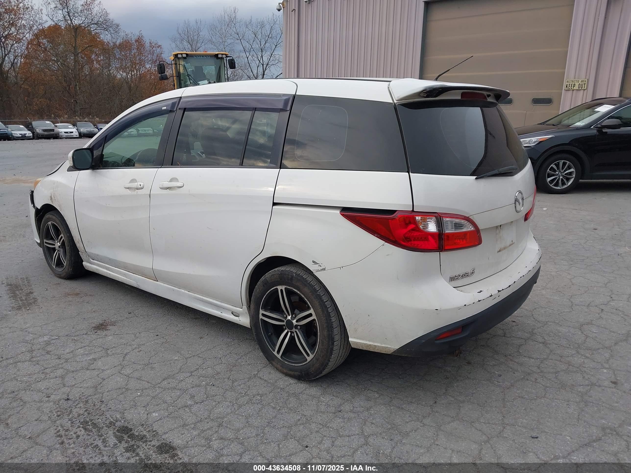 MAZDA MAZDA5 image 3