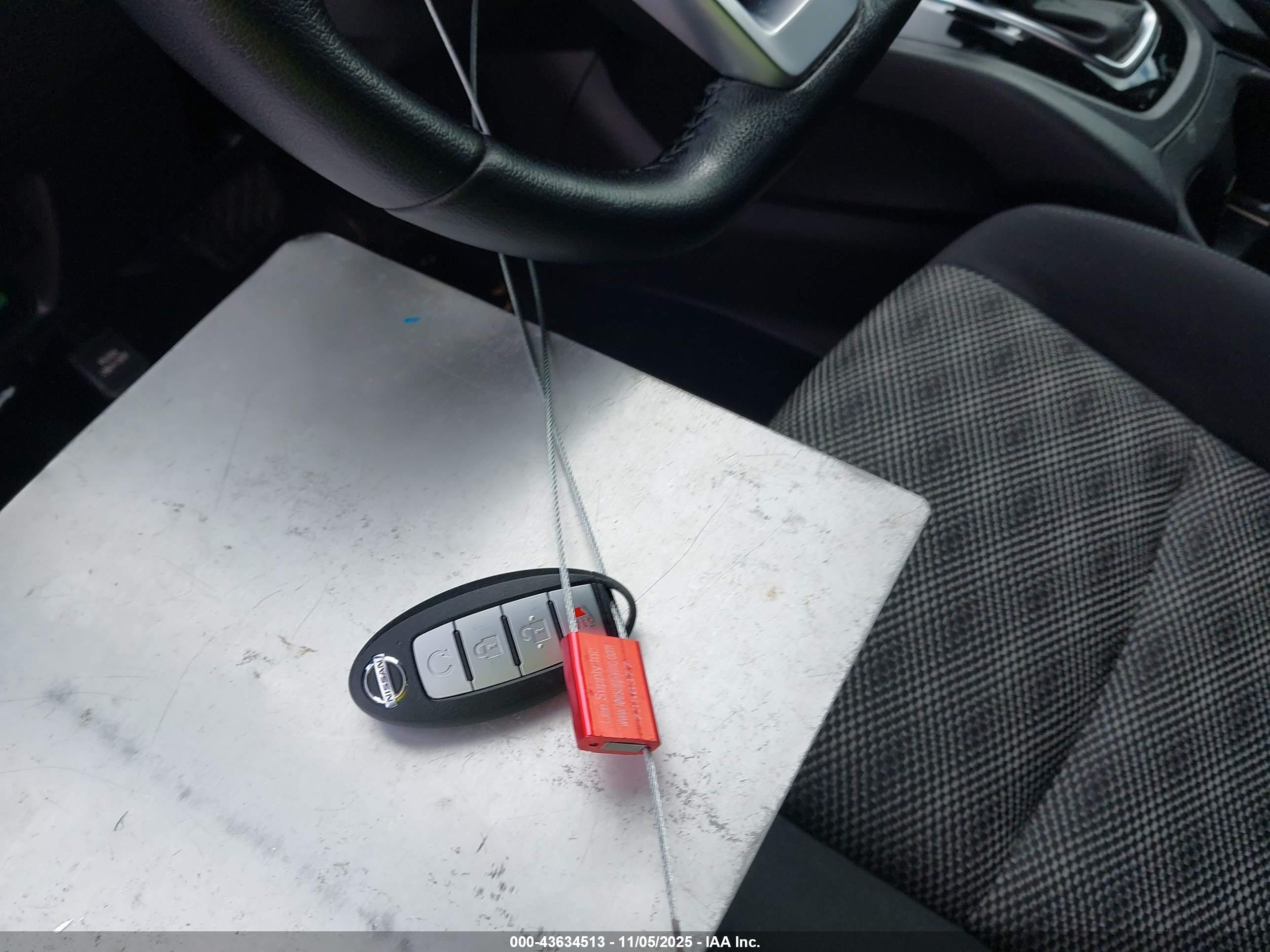NISSAN ROGUE image 11