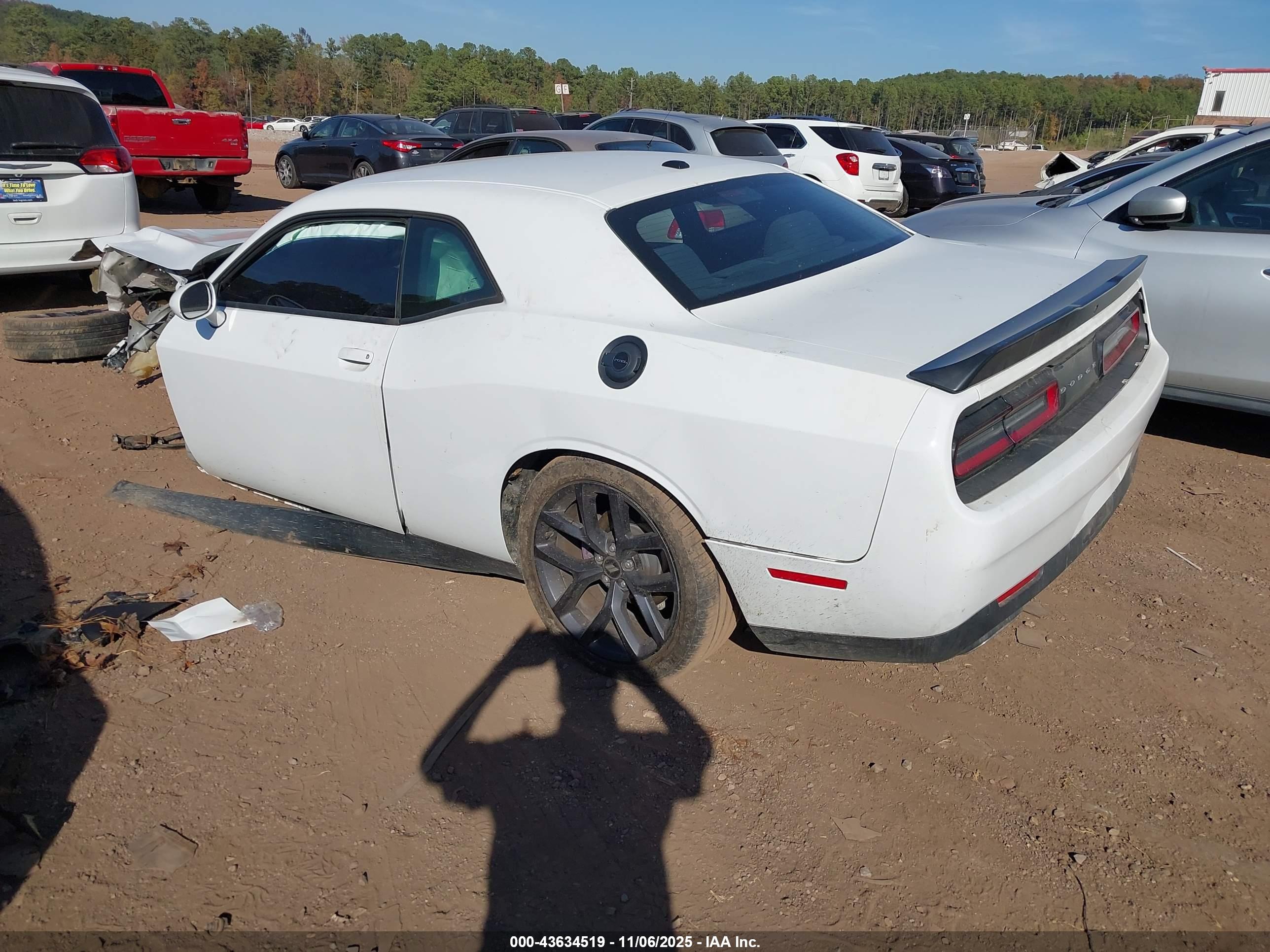 DODGE CHALLENGER image 3