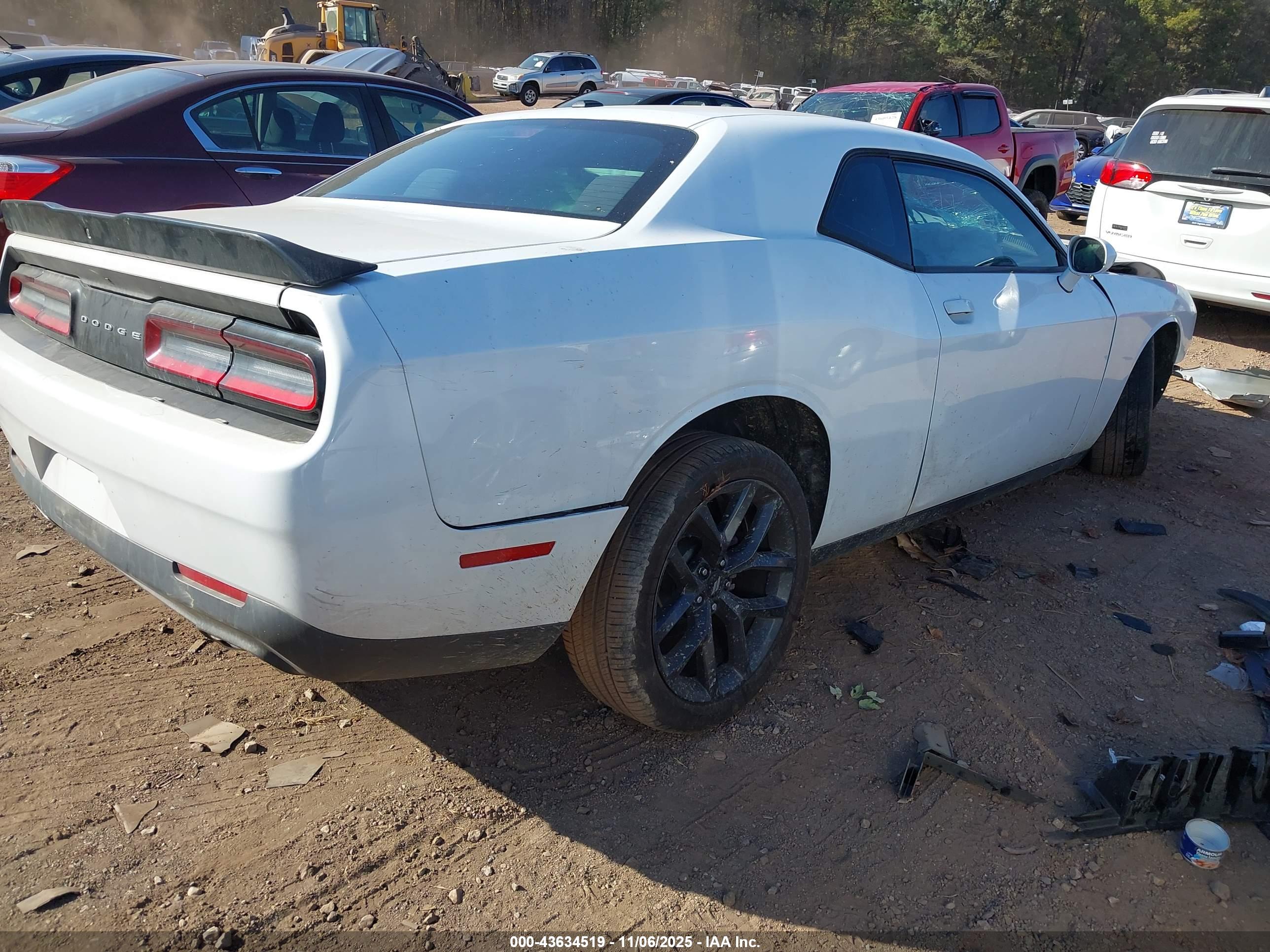 DODGE CHALLENGER image 4