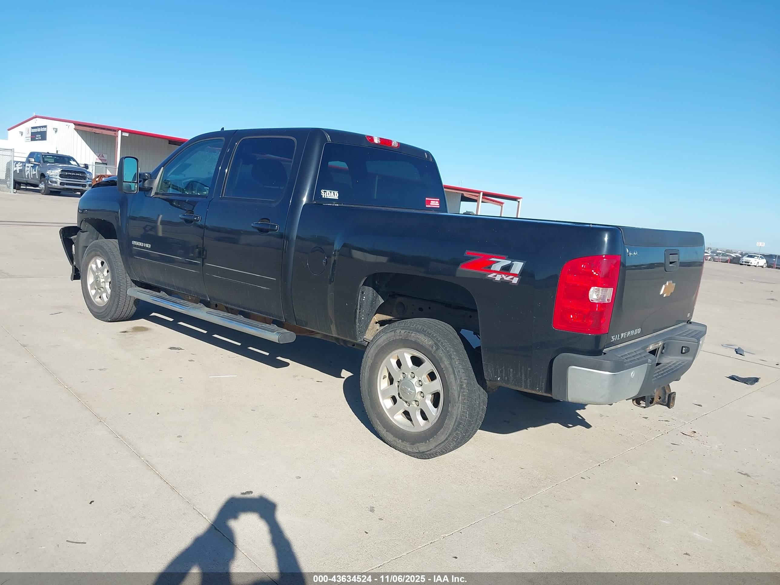 CHEVROLET SILVERADO image 3