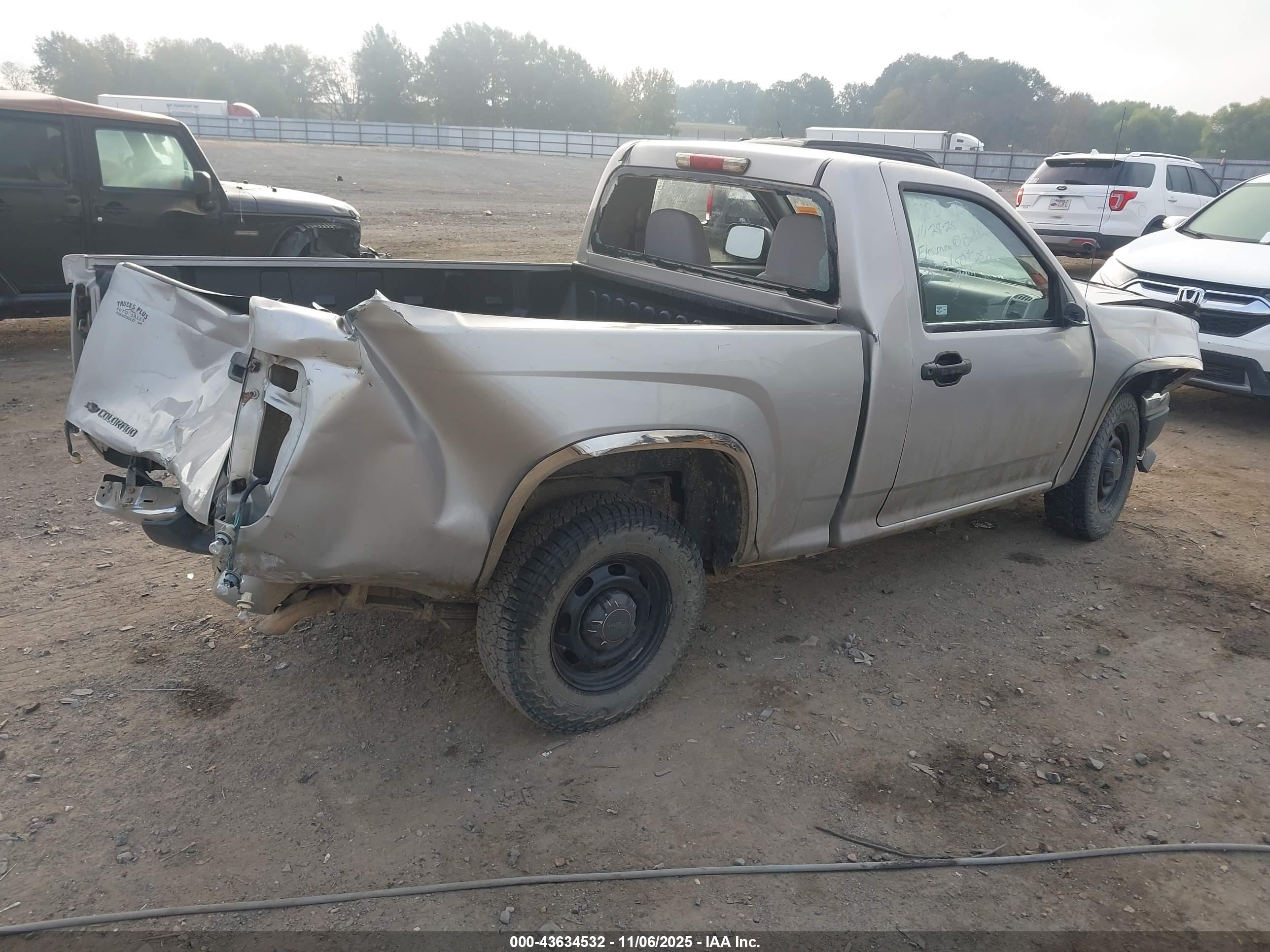 CHEVROLET COLORADO image 4