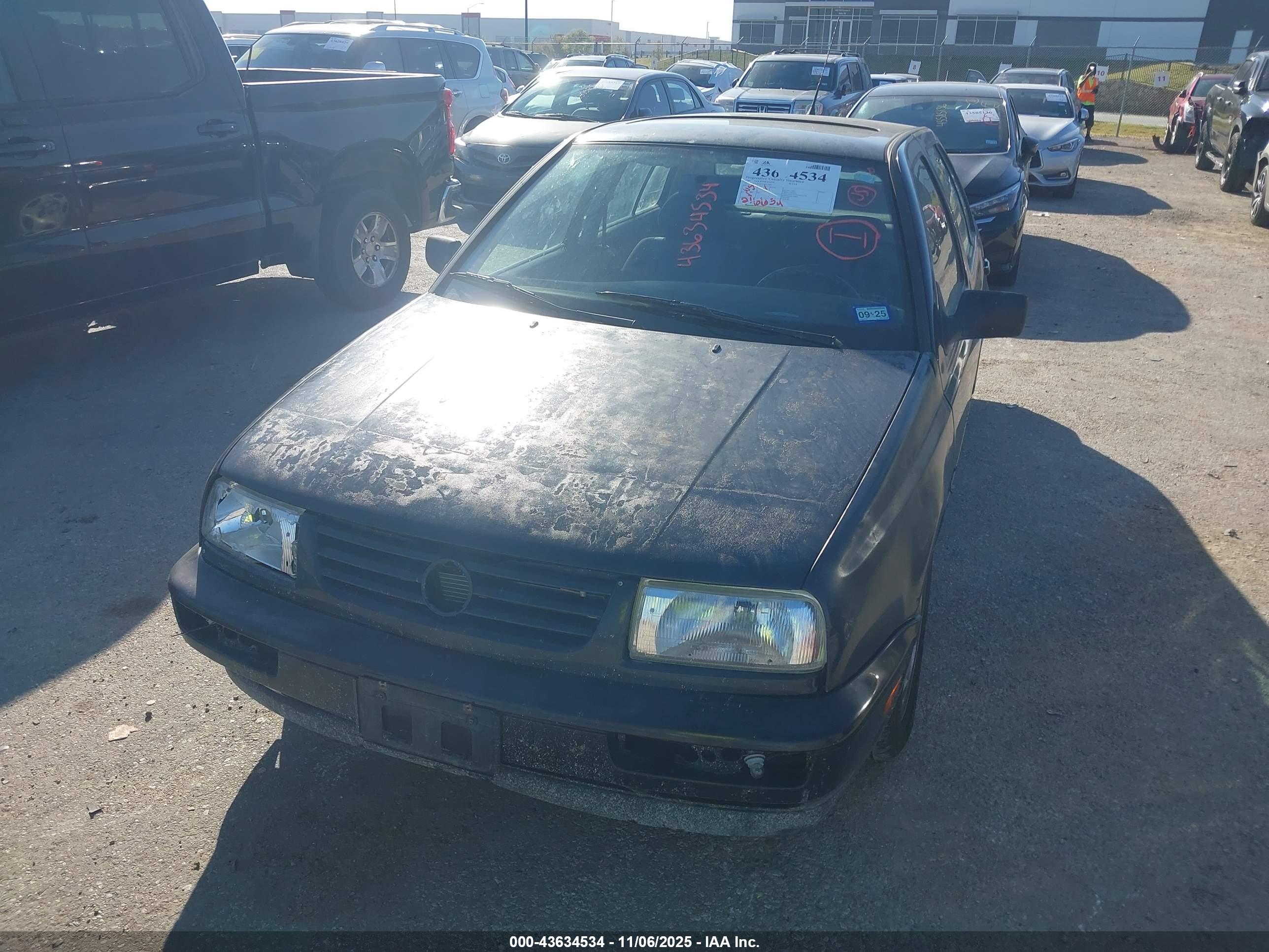 VOLKSWAGEN JETTA image 2