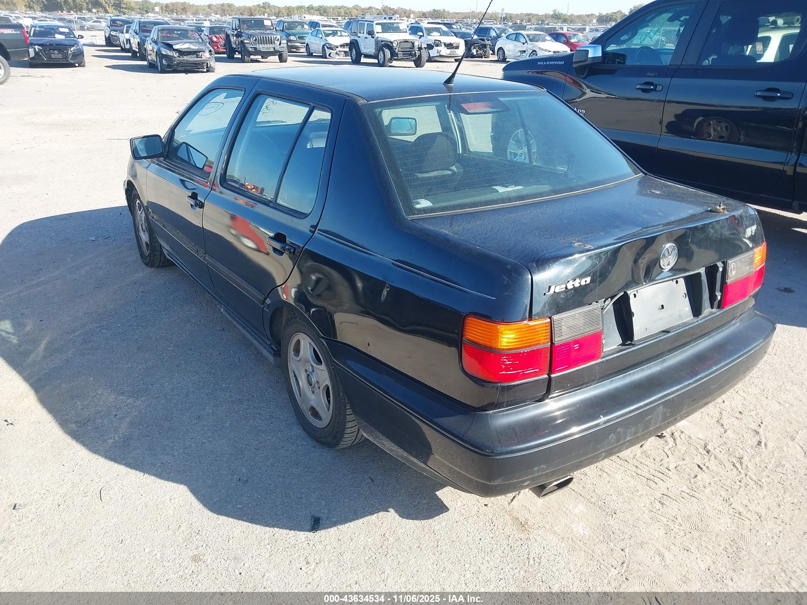 VOLKSWAGEN JETTA image 3