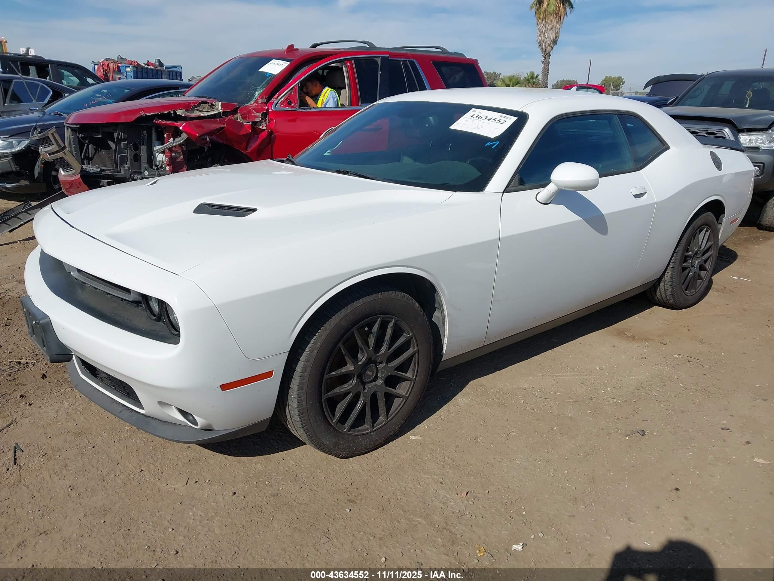 DODGE CHALLENGER image 2