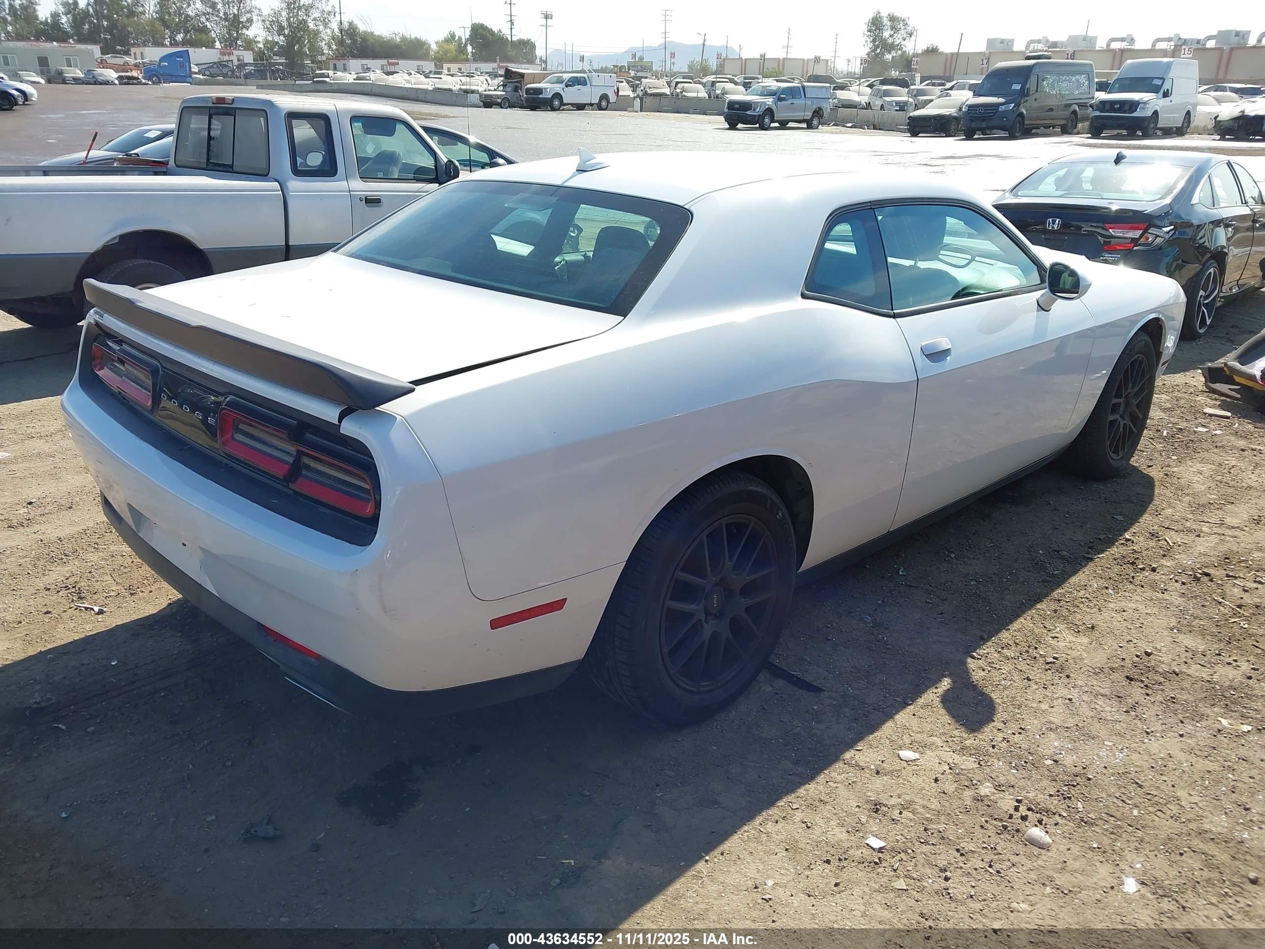 DODGE CHALLENGER image 4