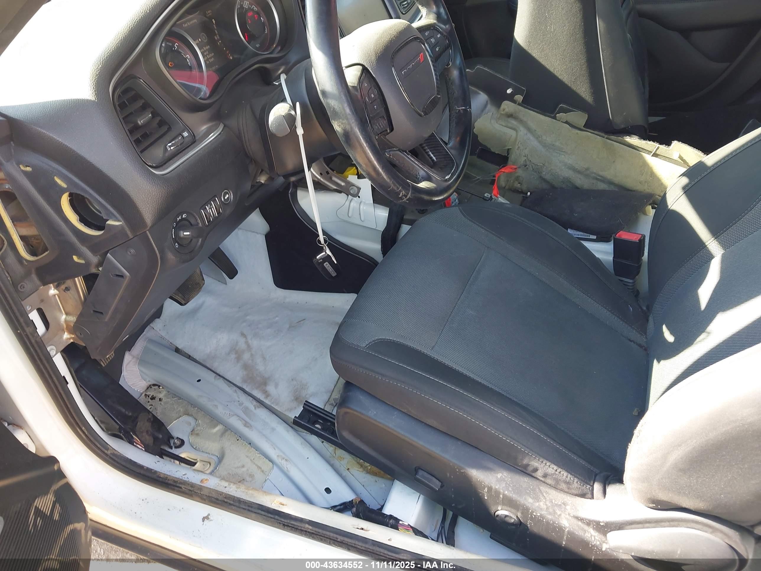 DODGE CHALLENGER image 6