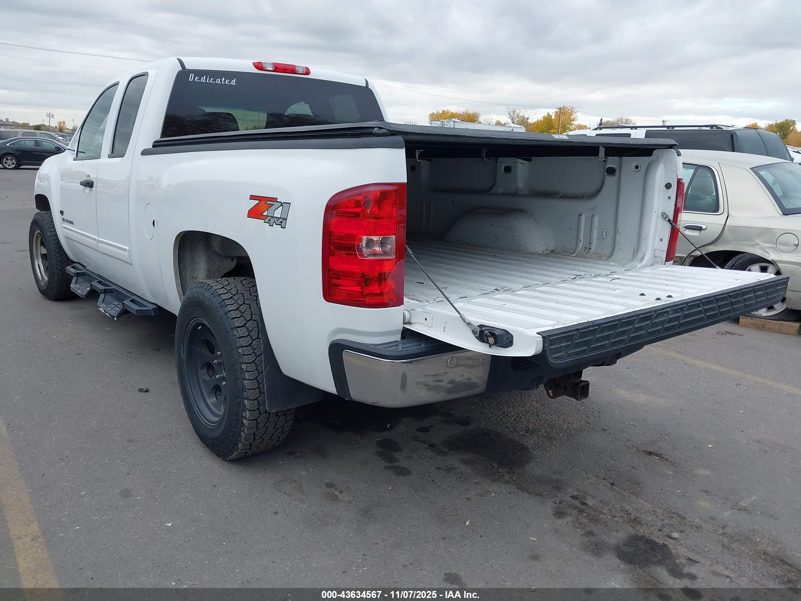 CHEVROLET SILVERADO image 3