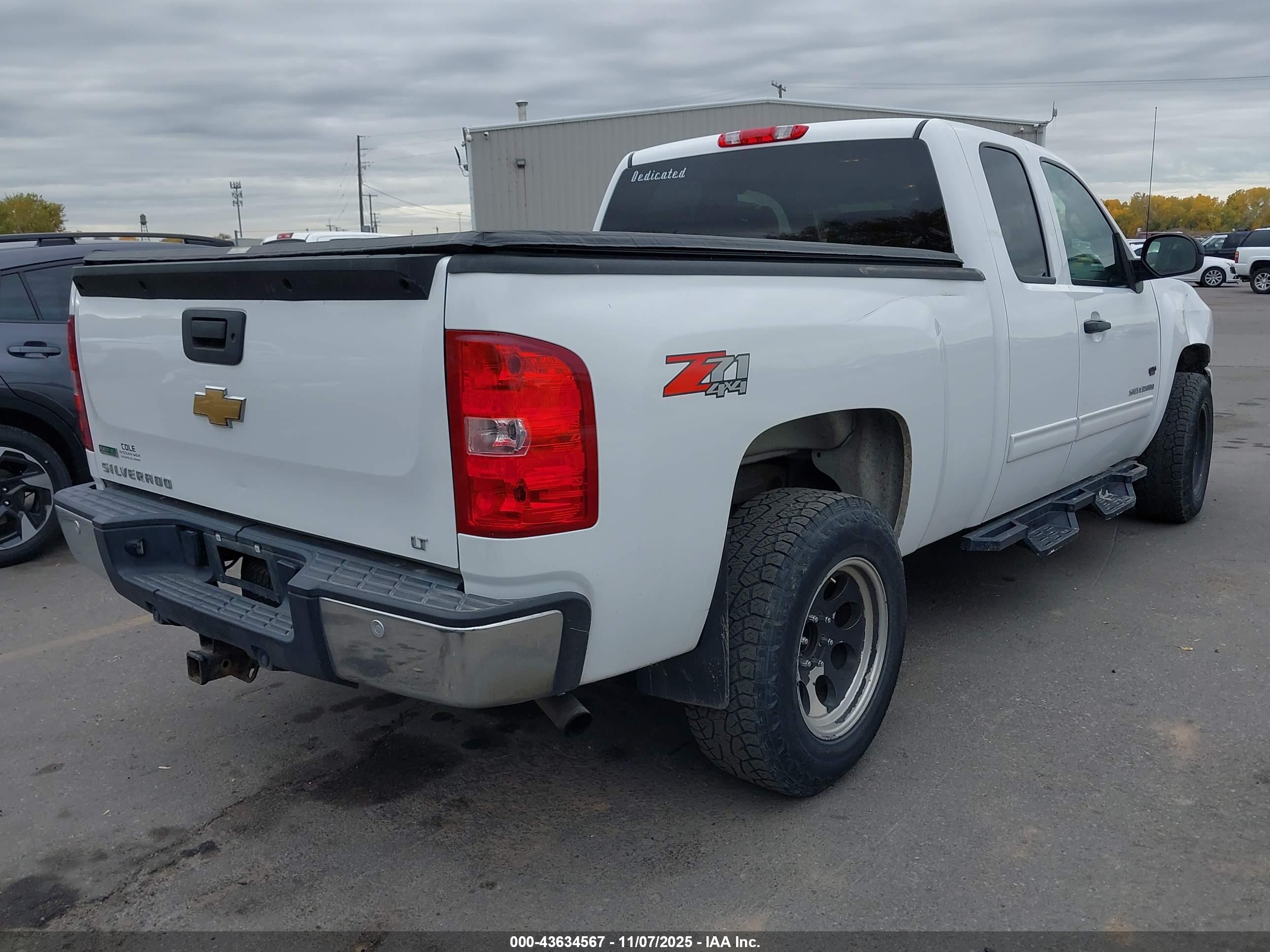 CHEVROLET SILVERADO image 4