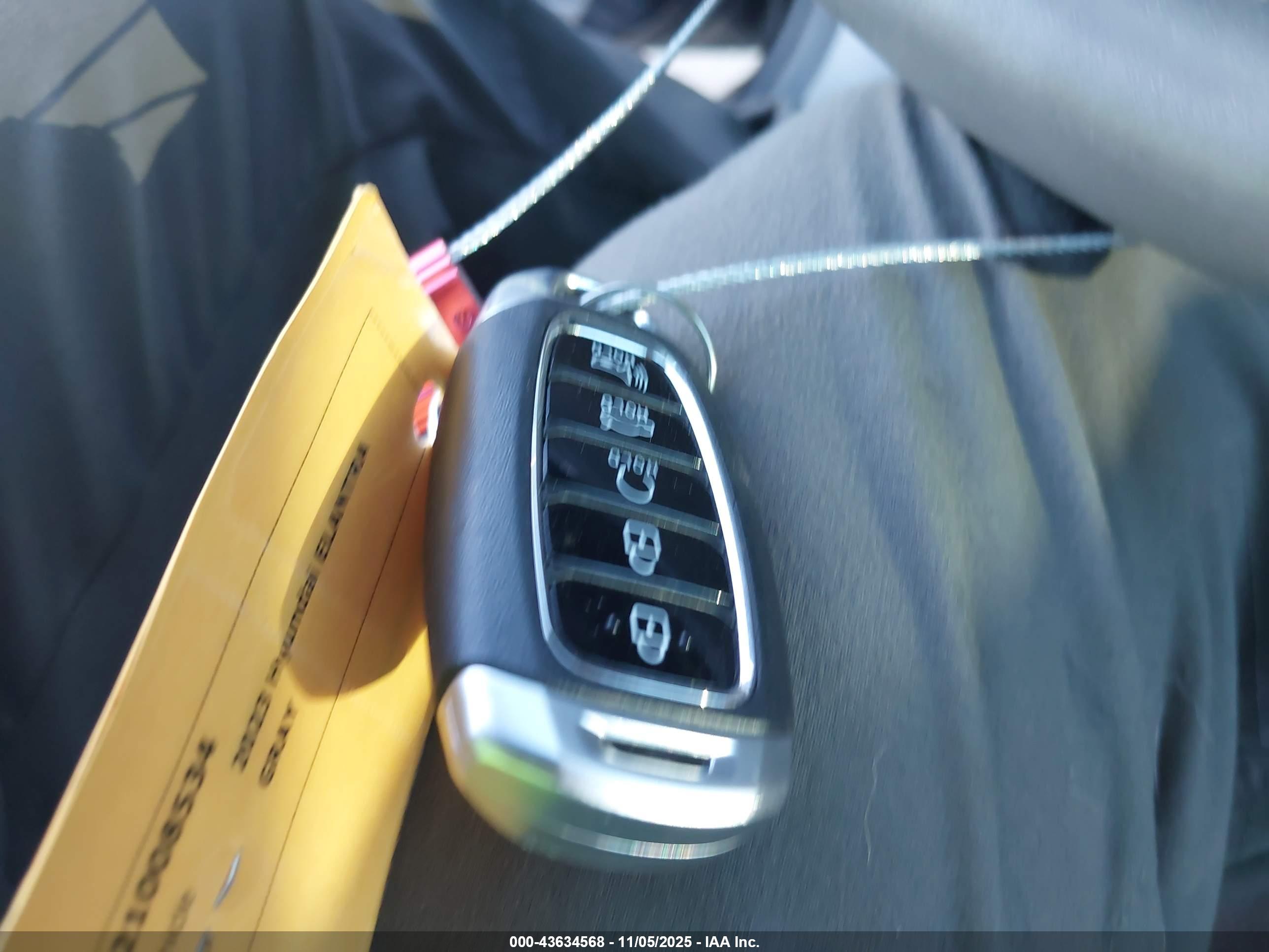 HYUNDAI ELANTRA image 11