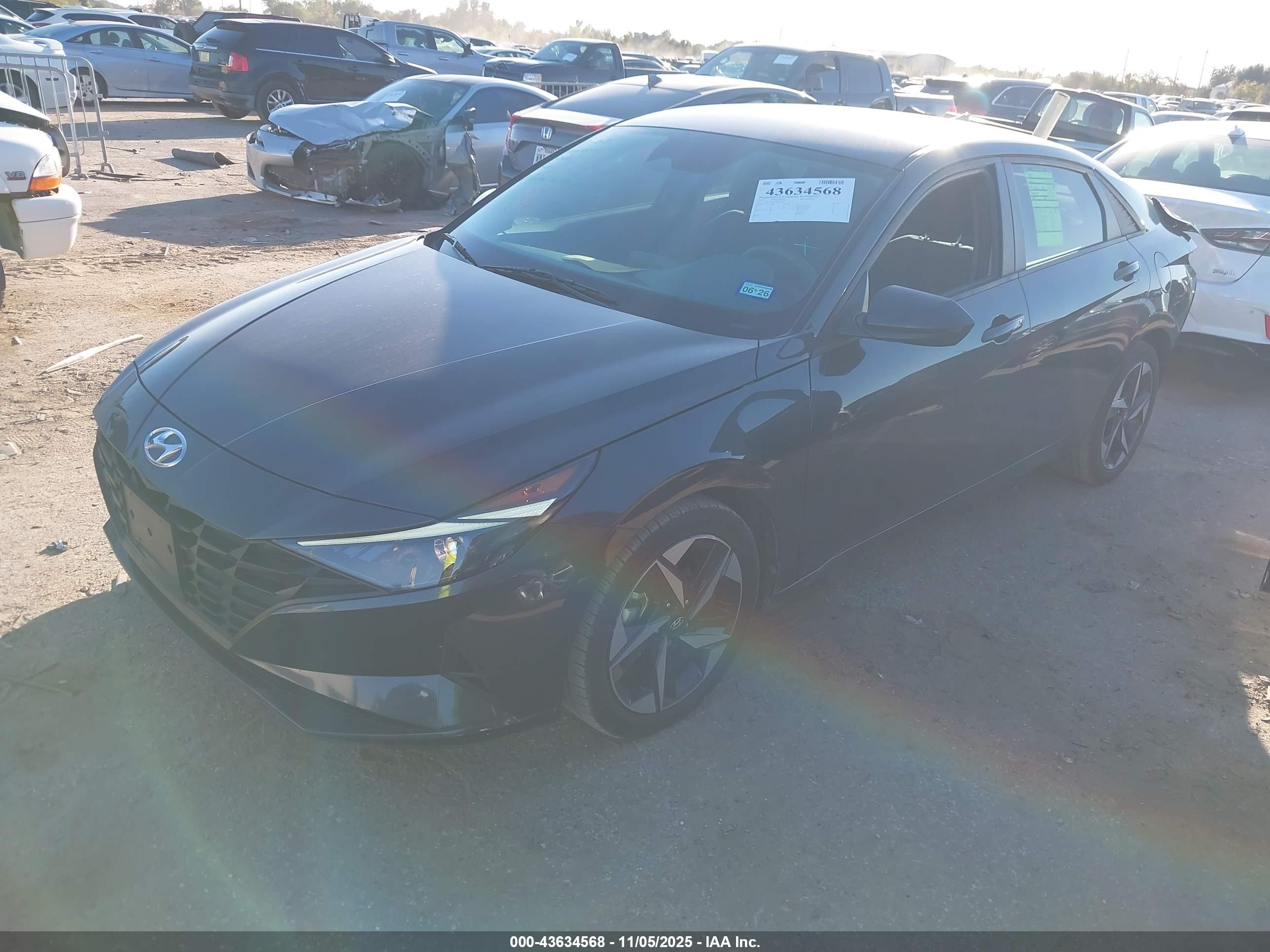 HYUNDAI ELANTRA image 2
