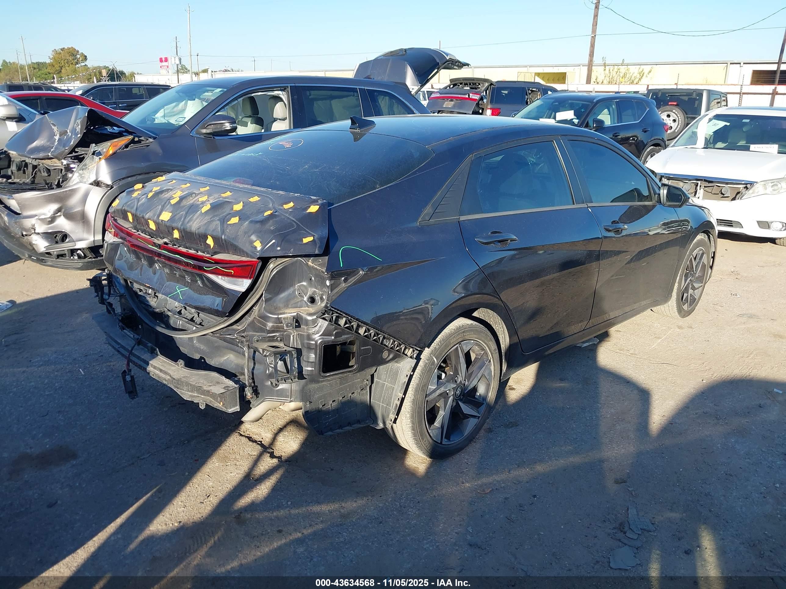 HYUNDAI ELANTRA image 4
