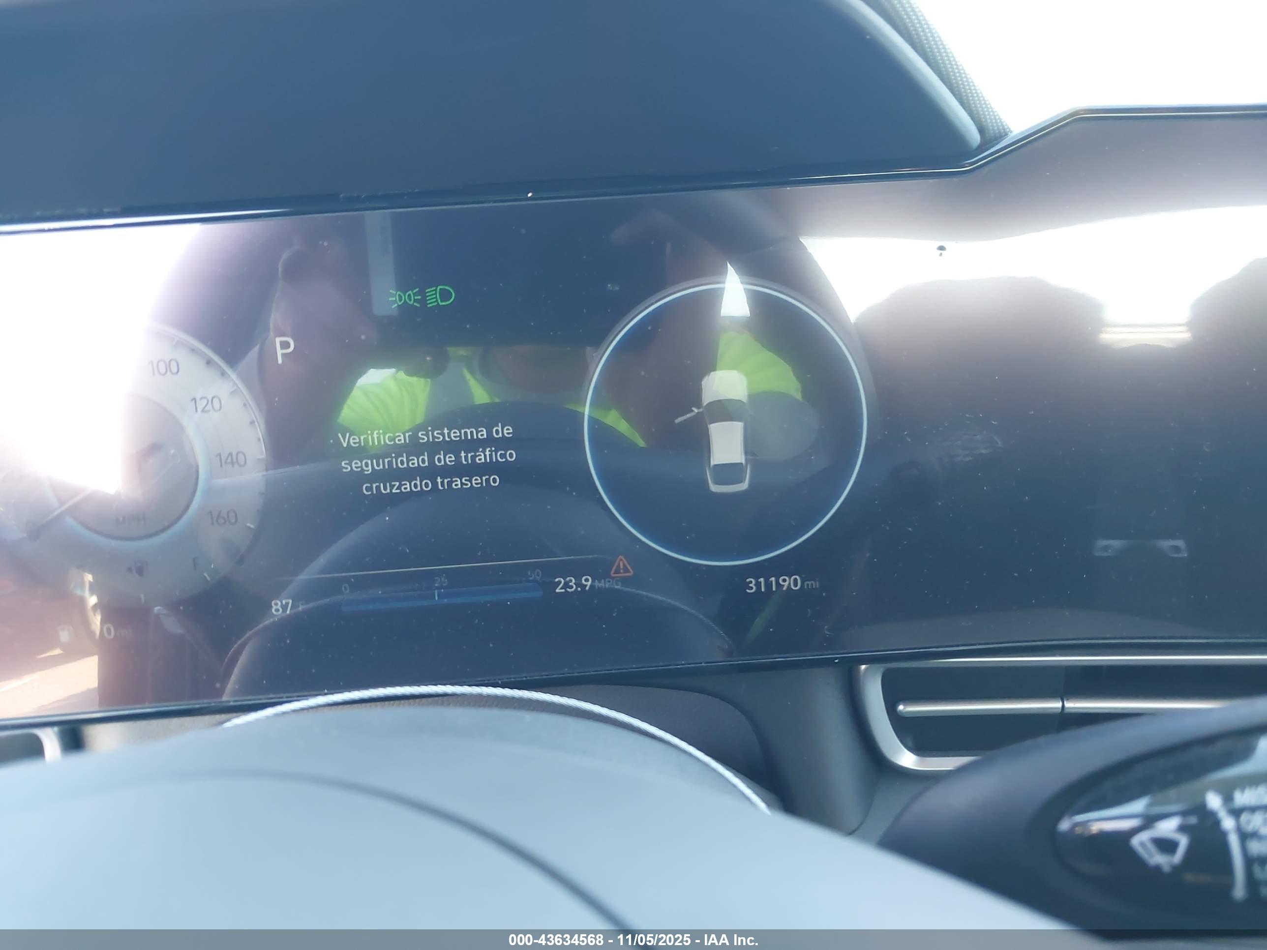 HYUNDAI ELANTRA image 7