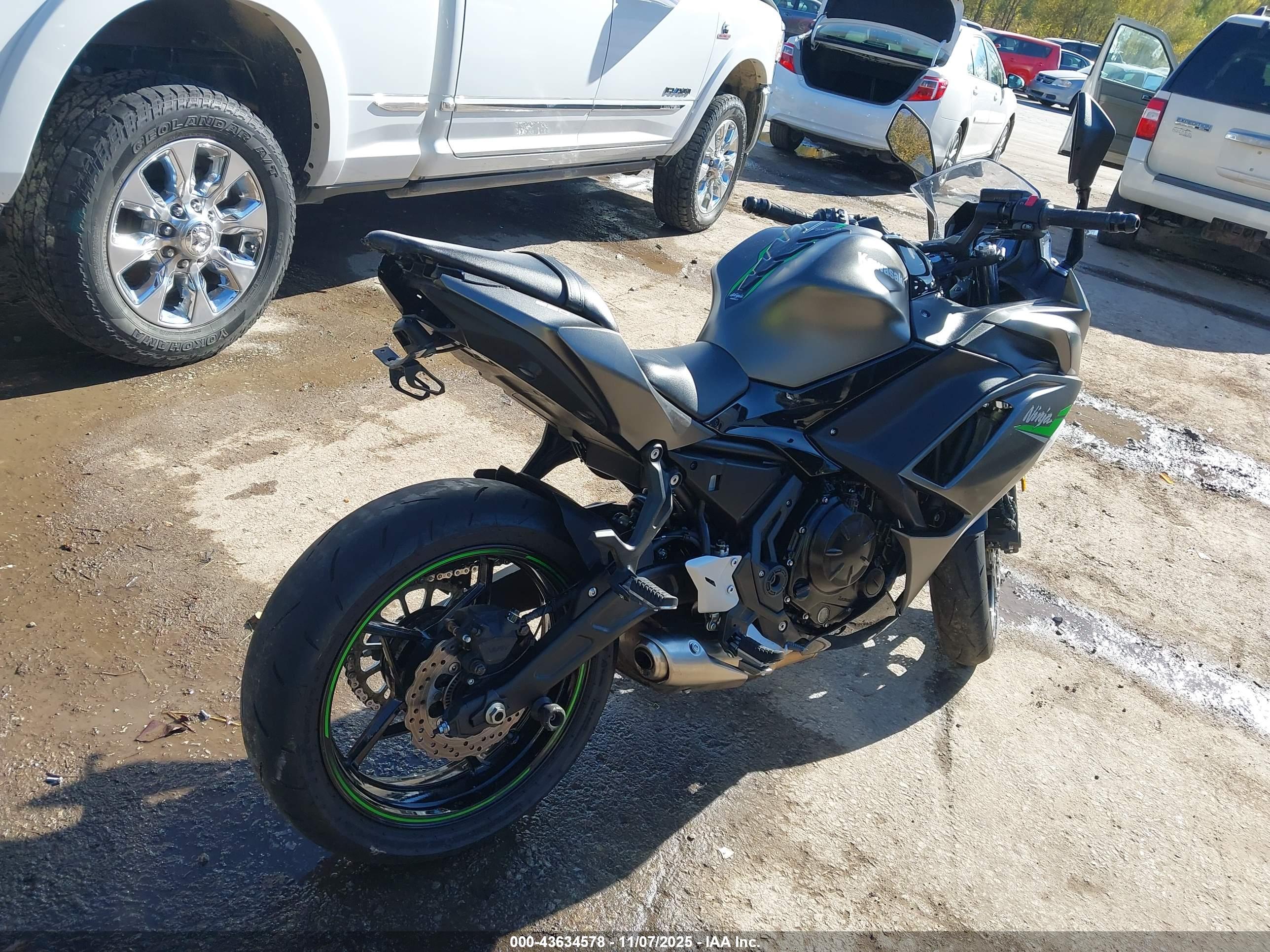 KAWASAKI EX650 image 4