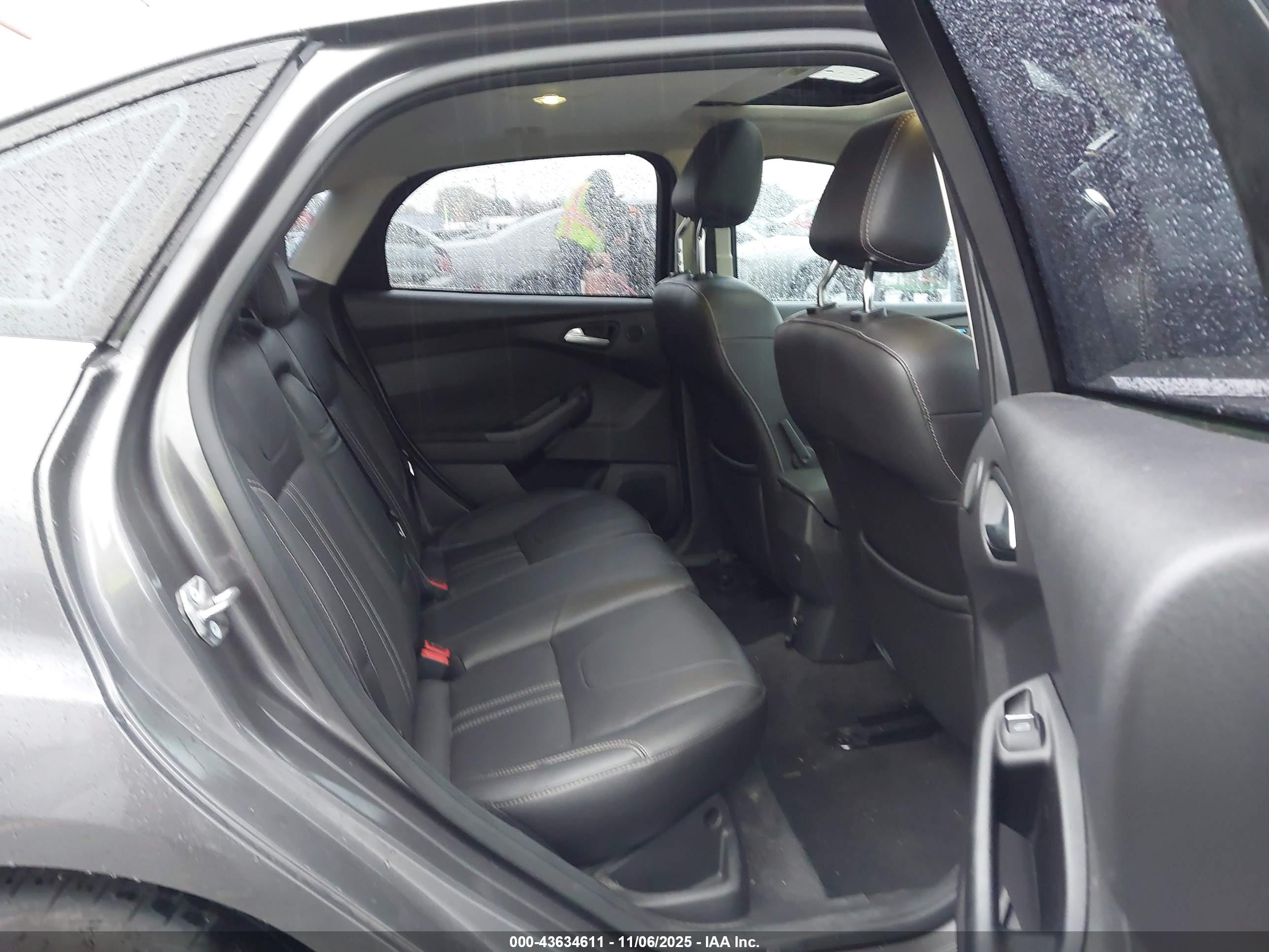 FORD FOCUS image 8