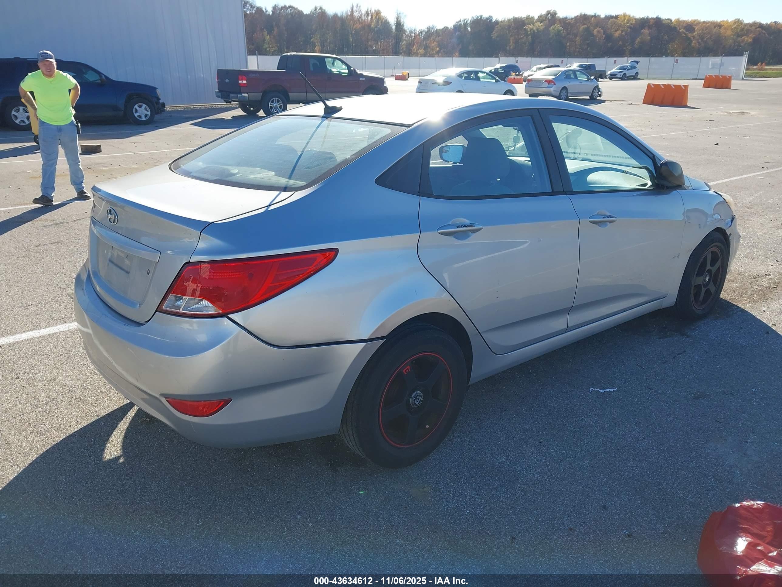 HYUNDAI ACCENT image 4