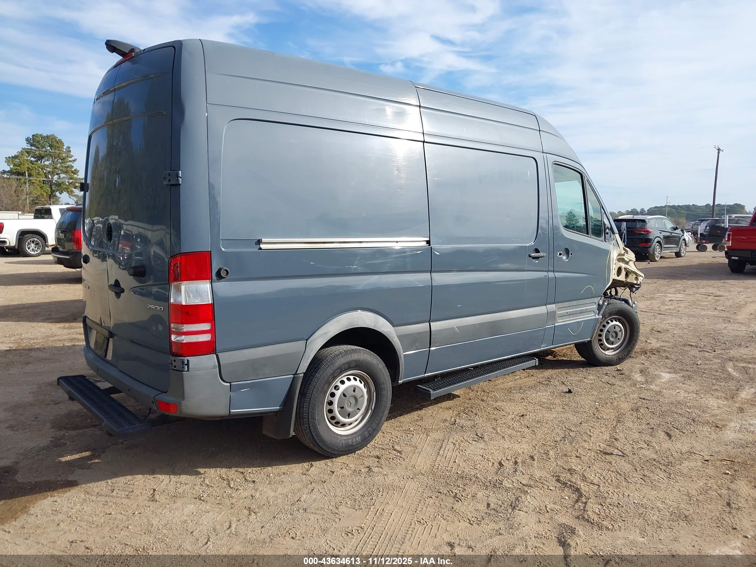 MERCEDES-BENZ SPRINTER image 4