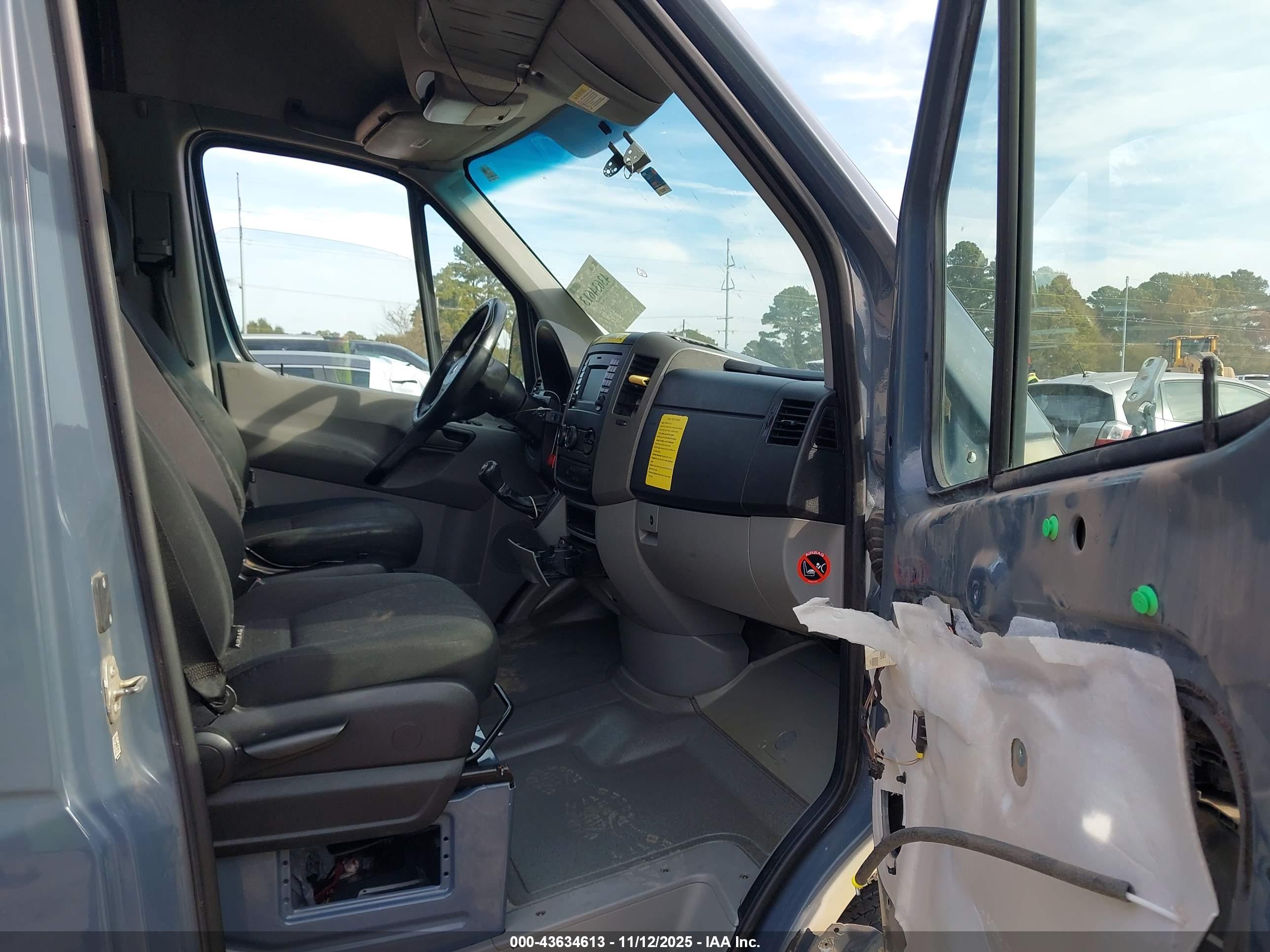 MERCEDES-BENZ SPRINTER image 5