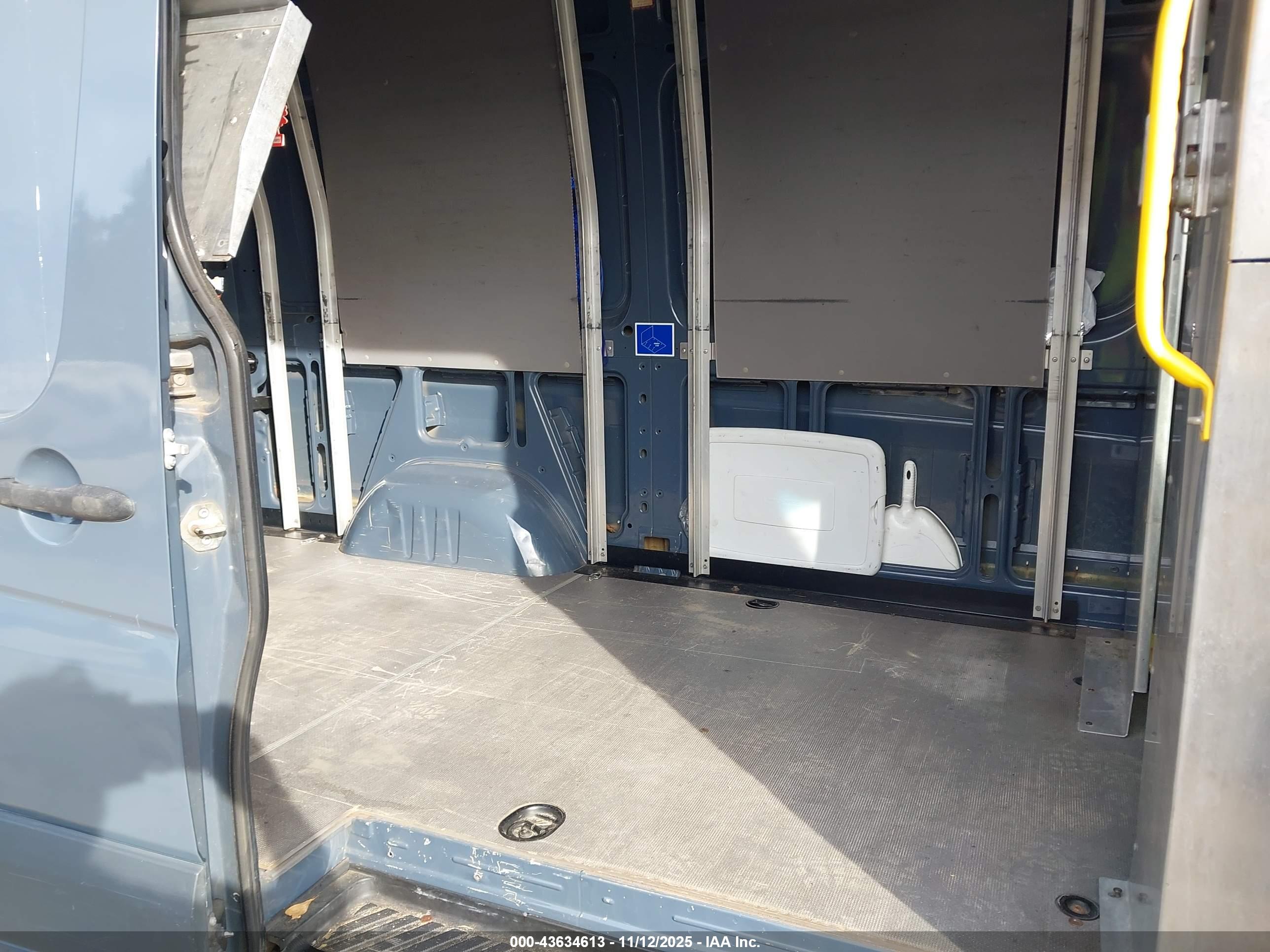 MERCEDES-BENZ SPRINTER image 8