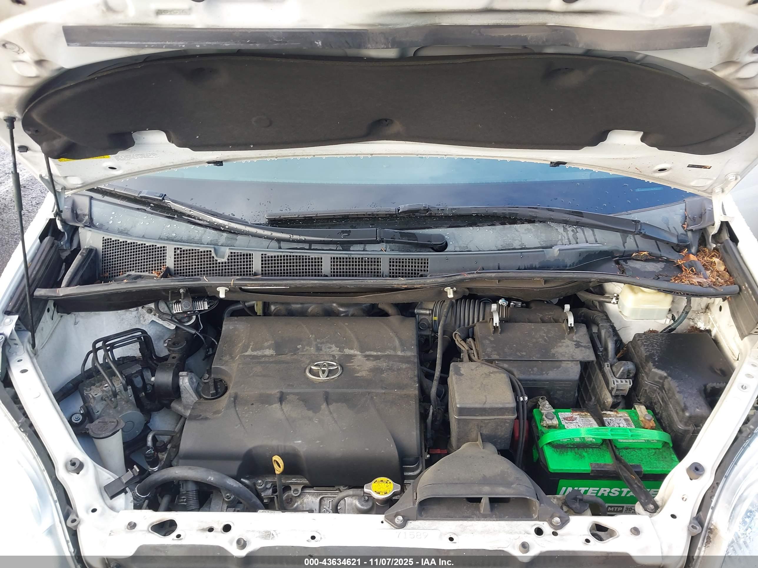 TOYOTA SIENNA image 10