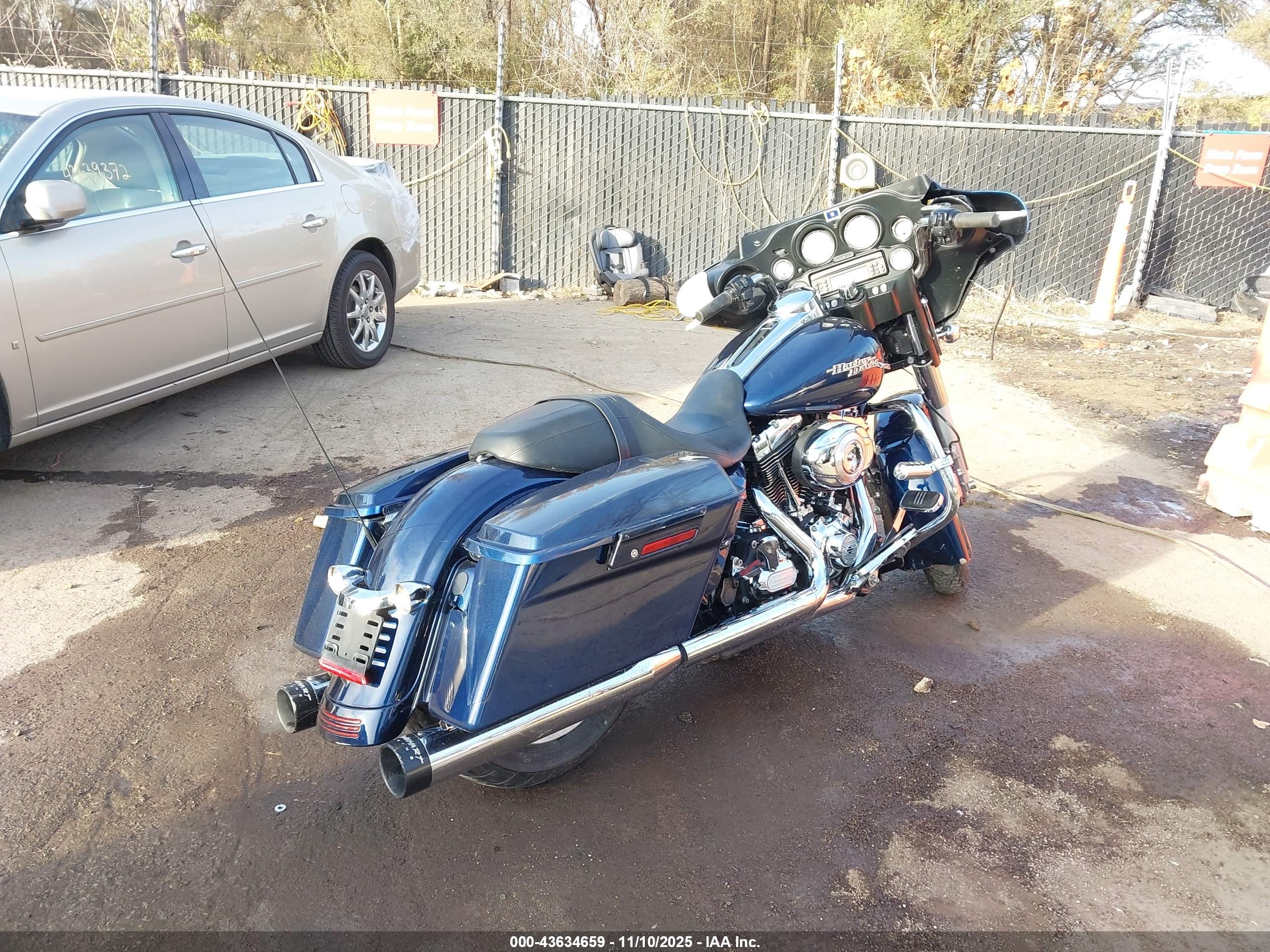 HARLEY-DAVIDSON FLHX image 4