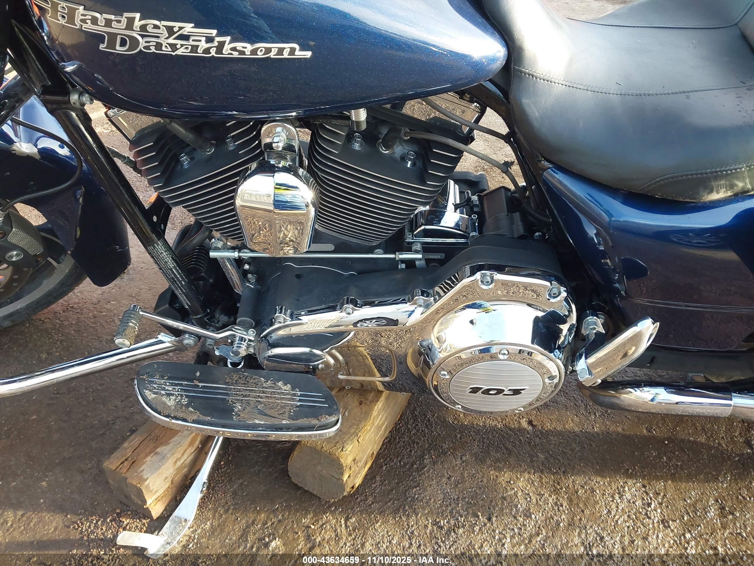 HARLEY-DAVIDSON FLHX image 9