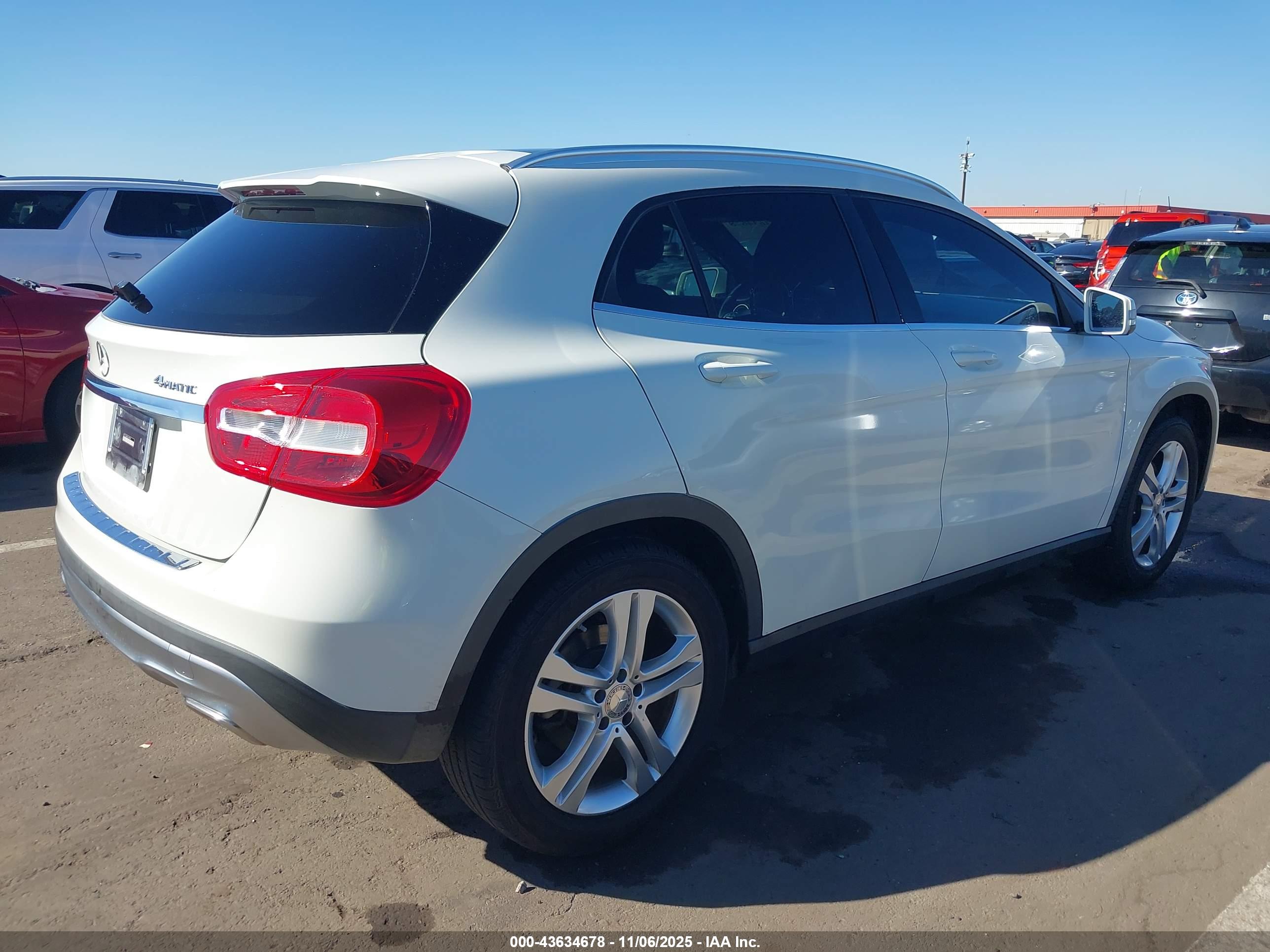 MERCEDES-BENZ GLA image 4