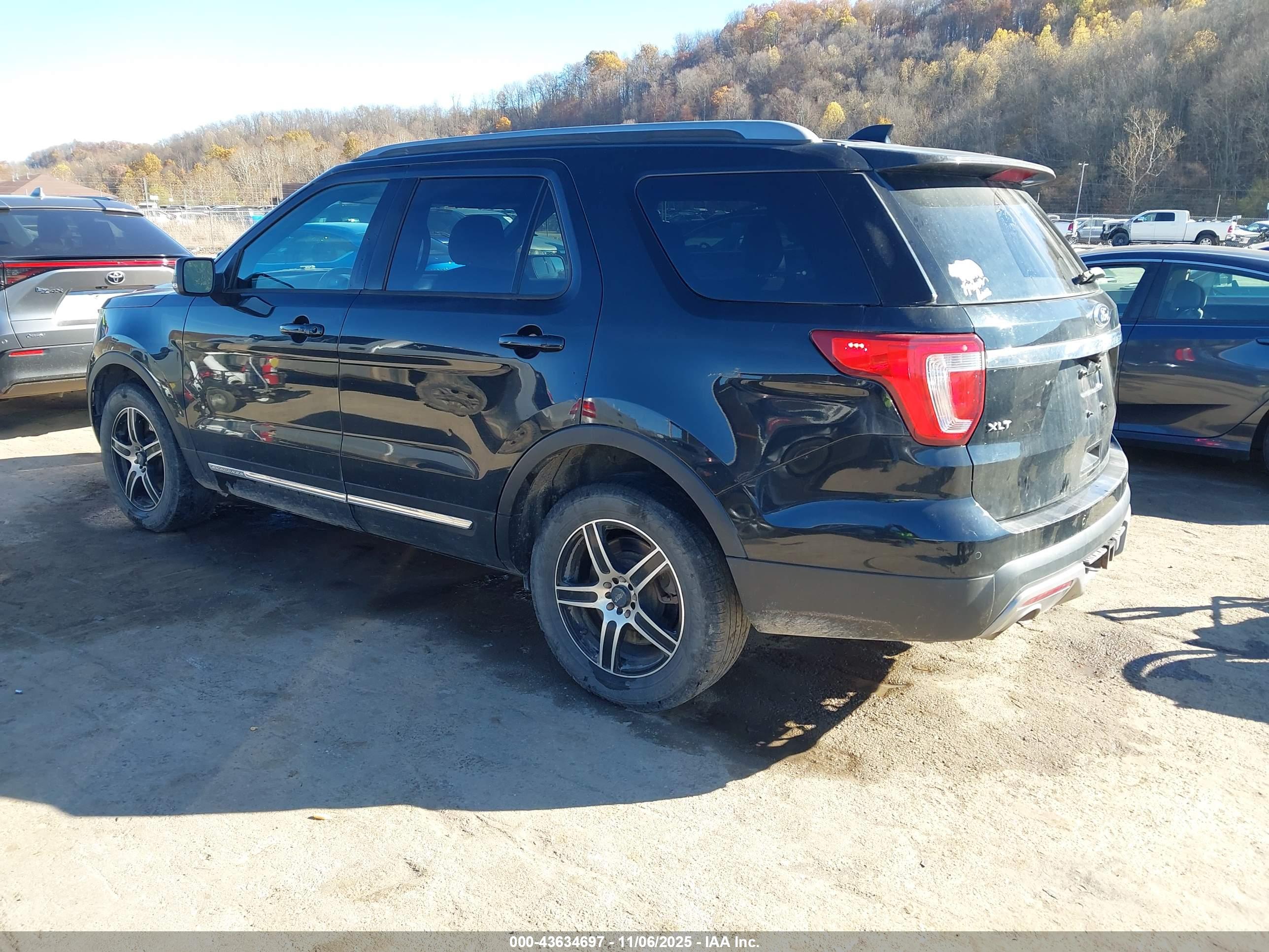 FORD EXPLORER image 3