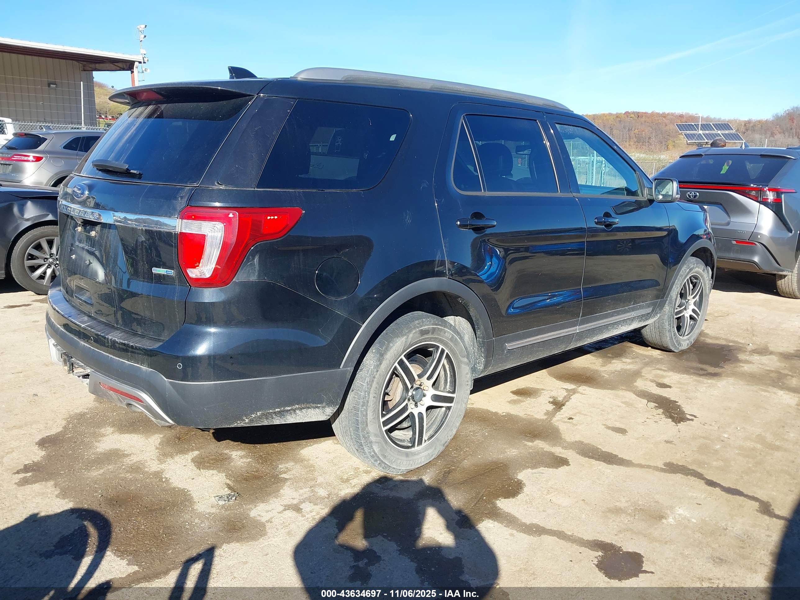 FORD EXPLORER image 4