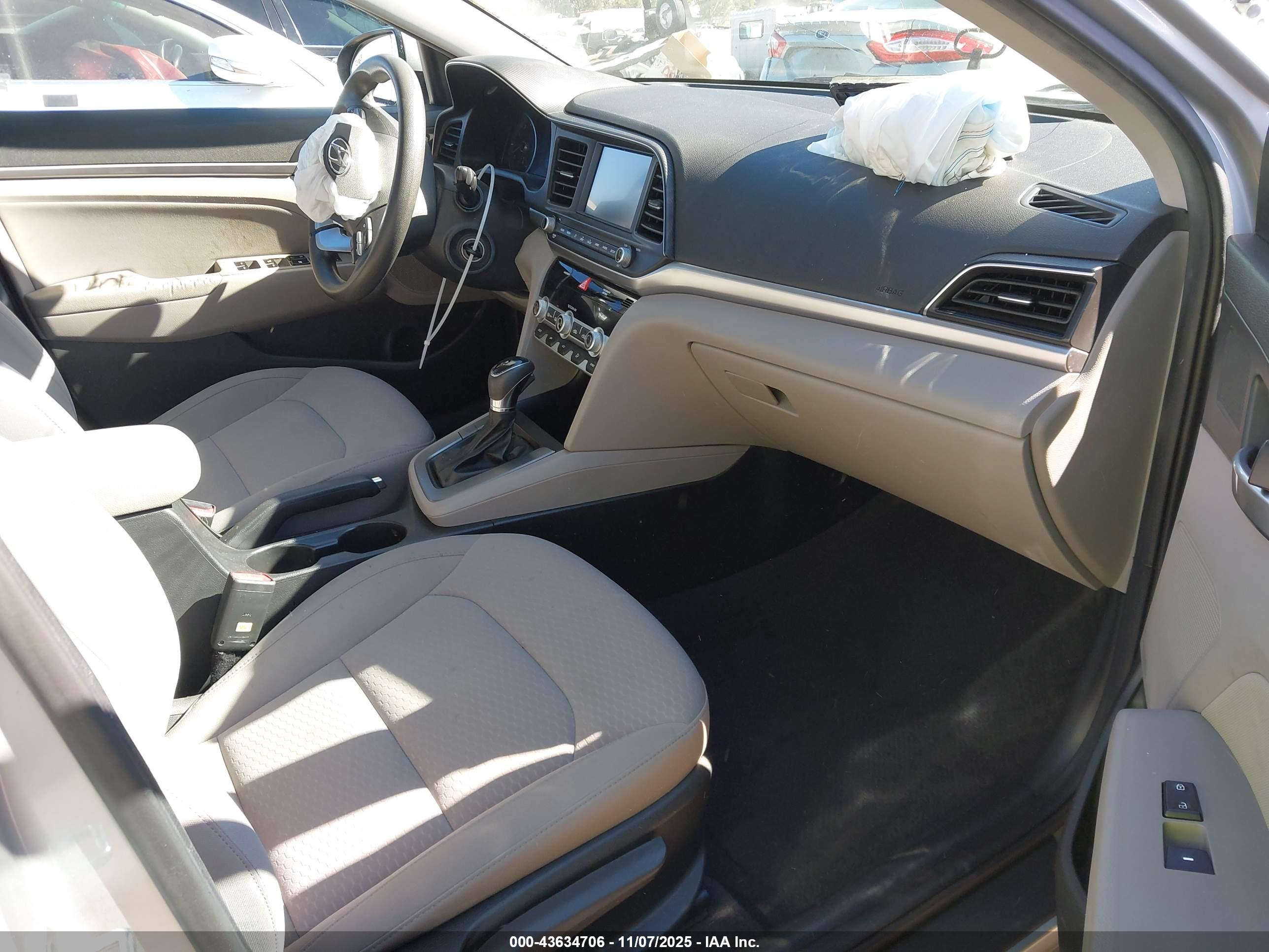 HYUNDAI ELANTRA image 5