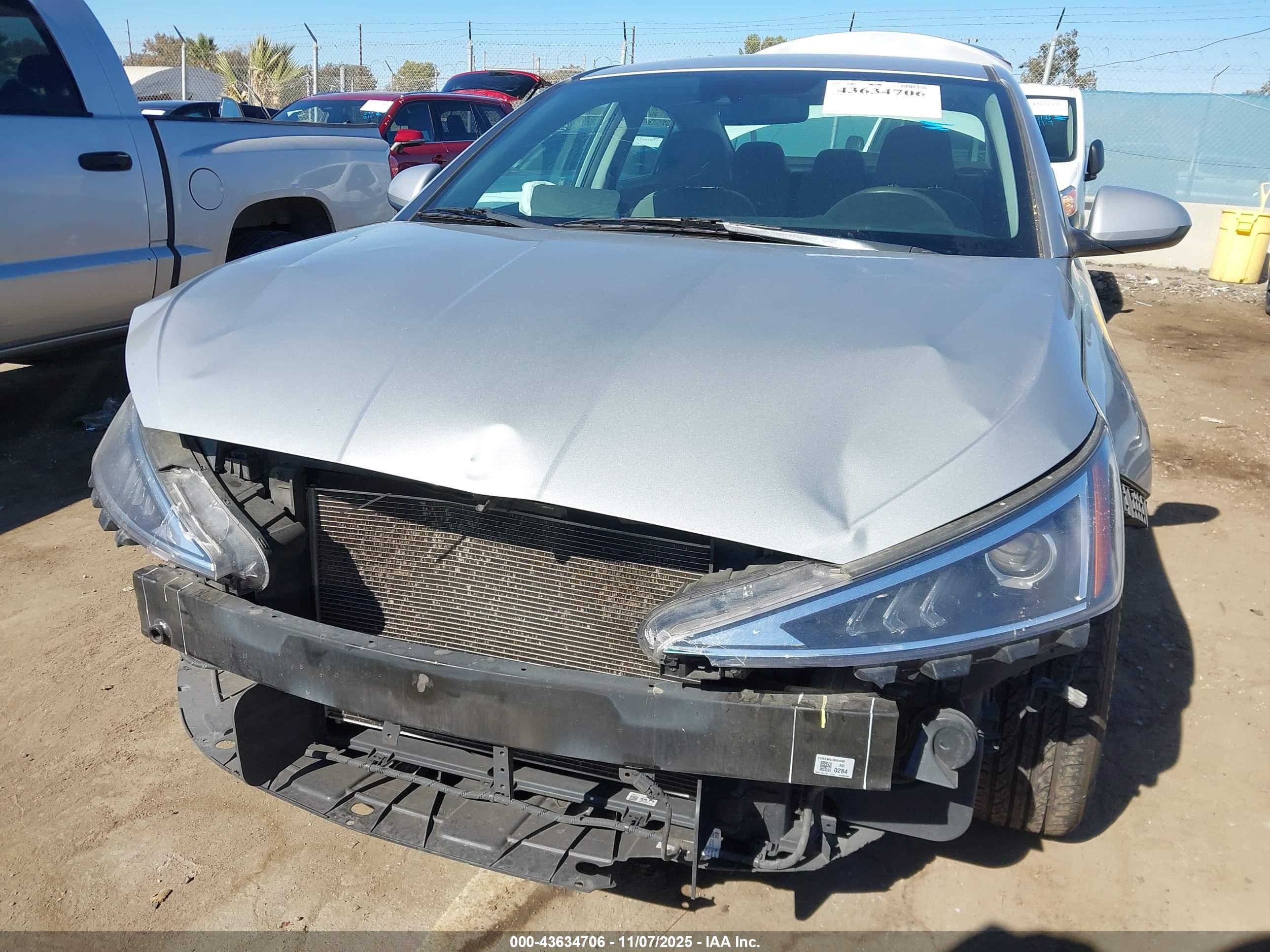 HYUNDAI ELANTRA image 6