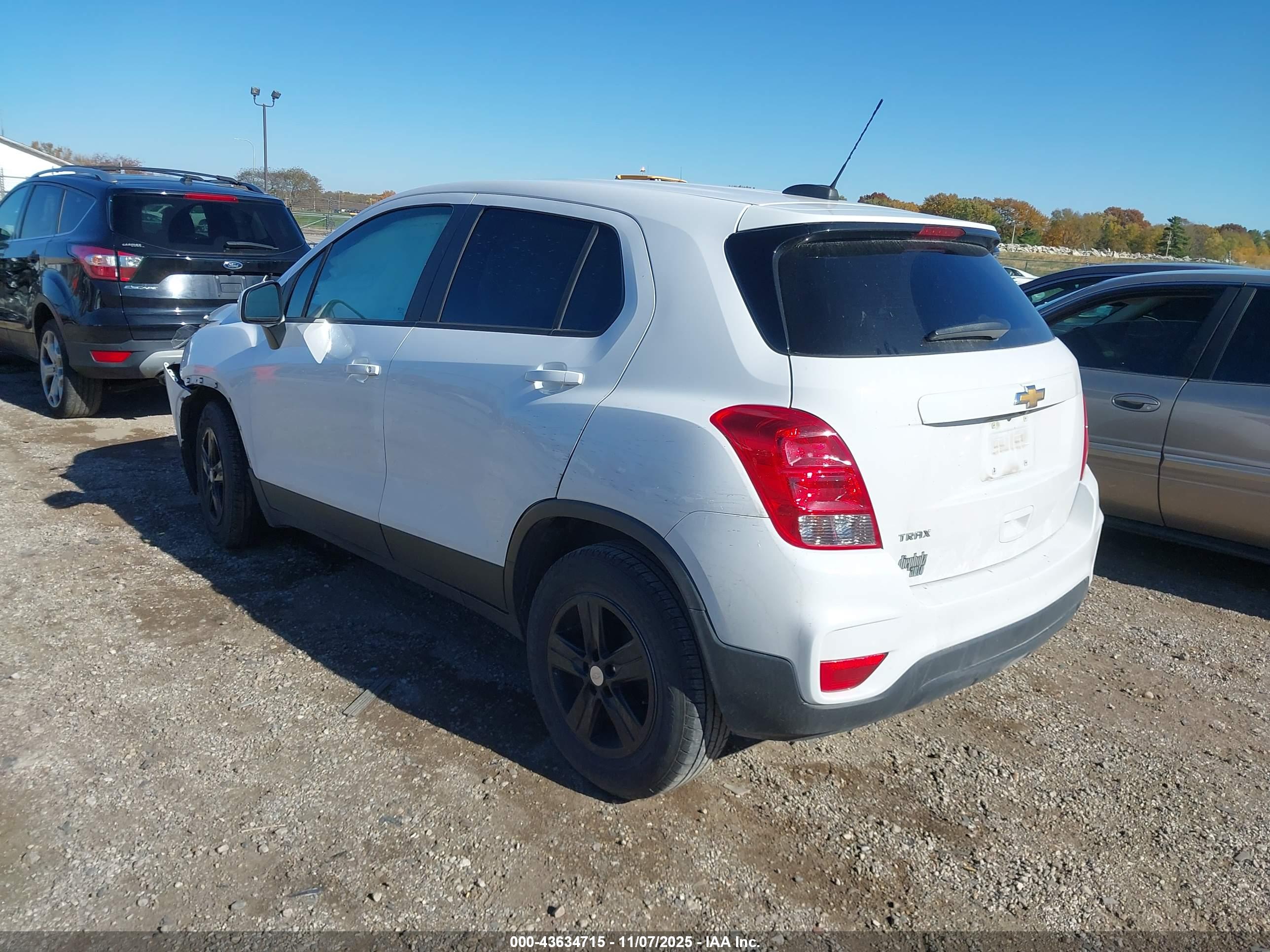 CHEVROLET TRAX image 3