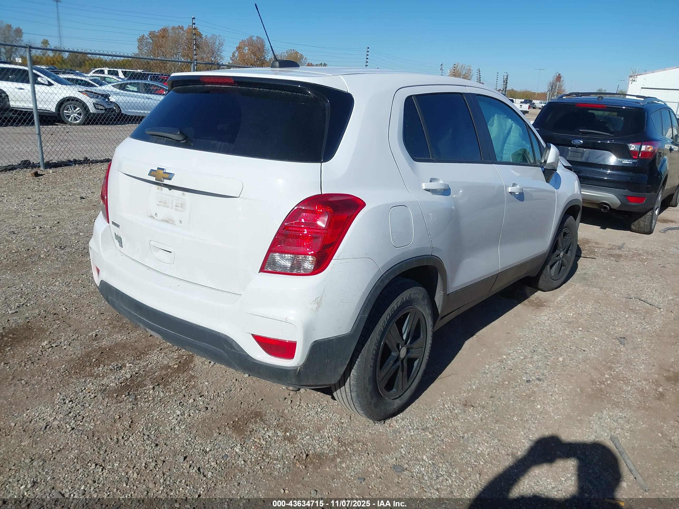 CHEVROLET TRAX image 4