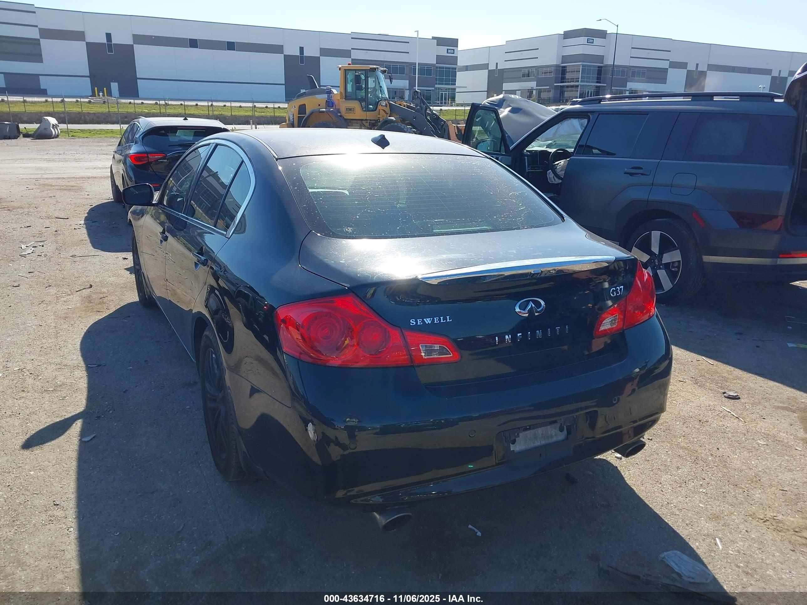 INFINITI G37 image 3