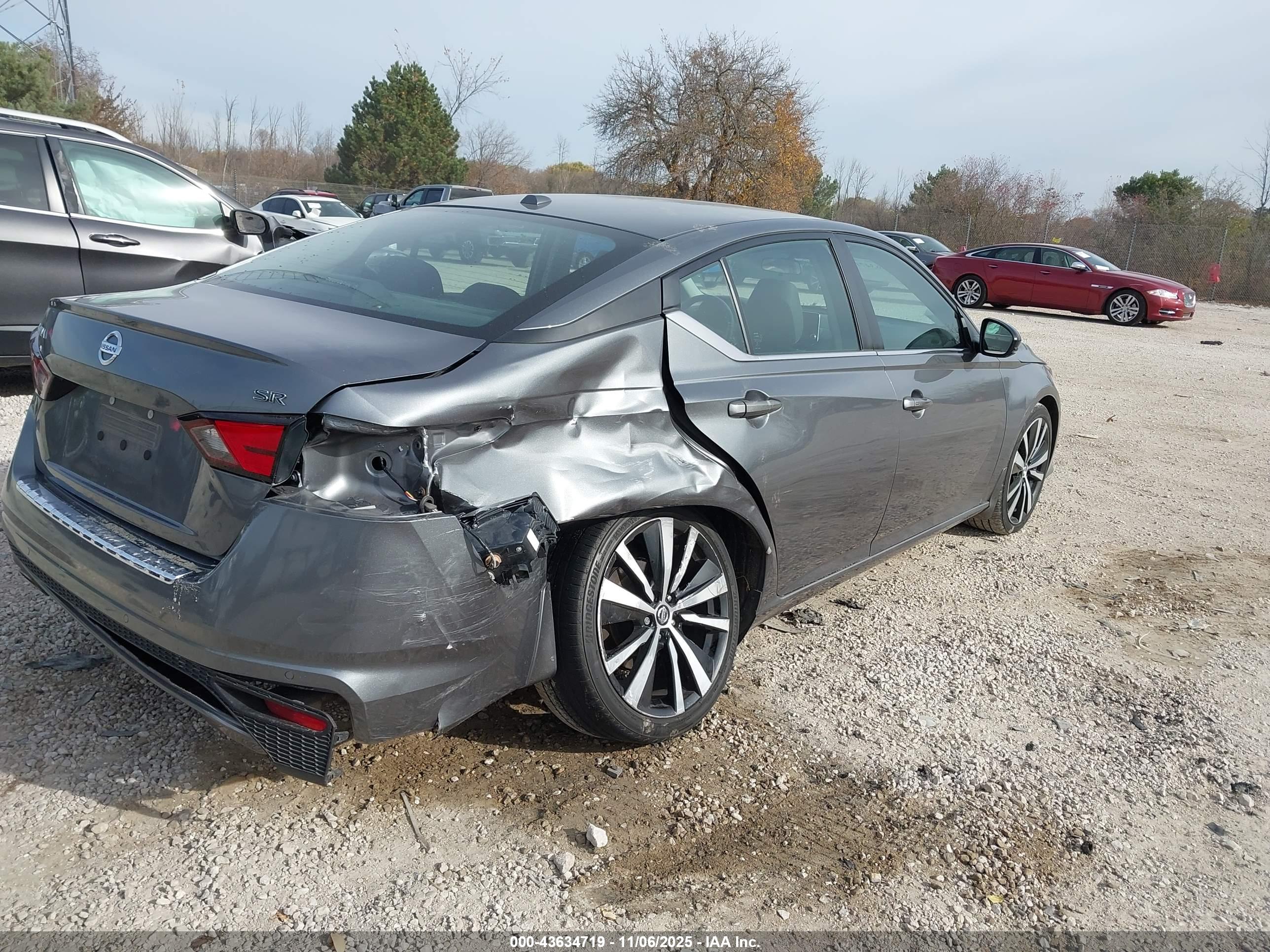 NISSAN ALTIMA image 4