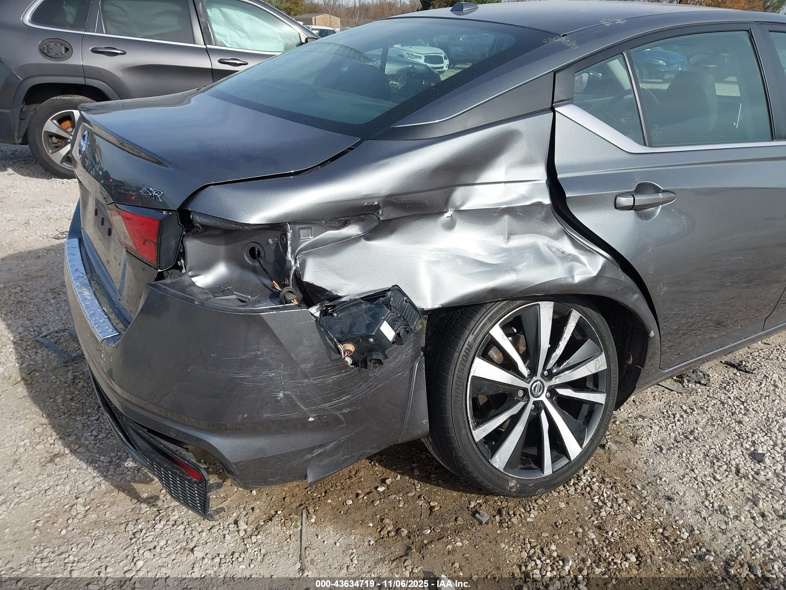 NISSAN ALTIMA image 6