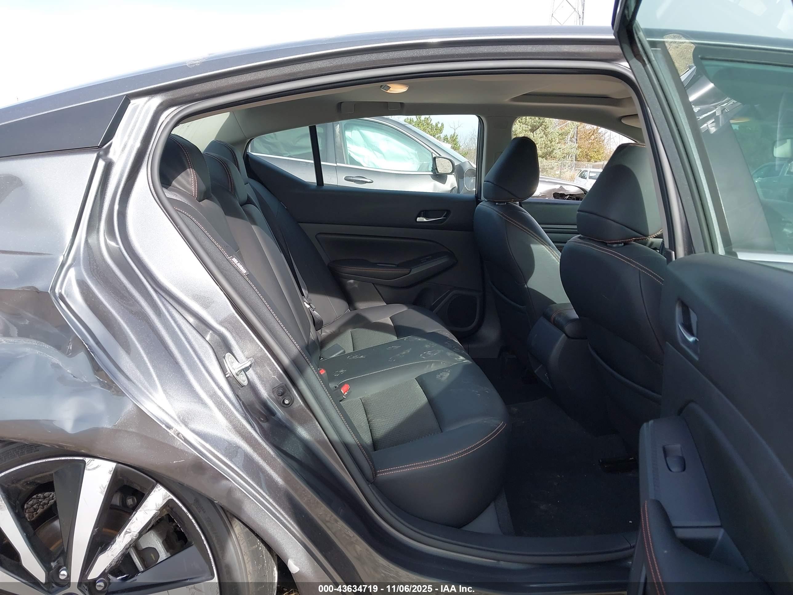 NISSAN ALTIMA image 8