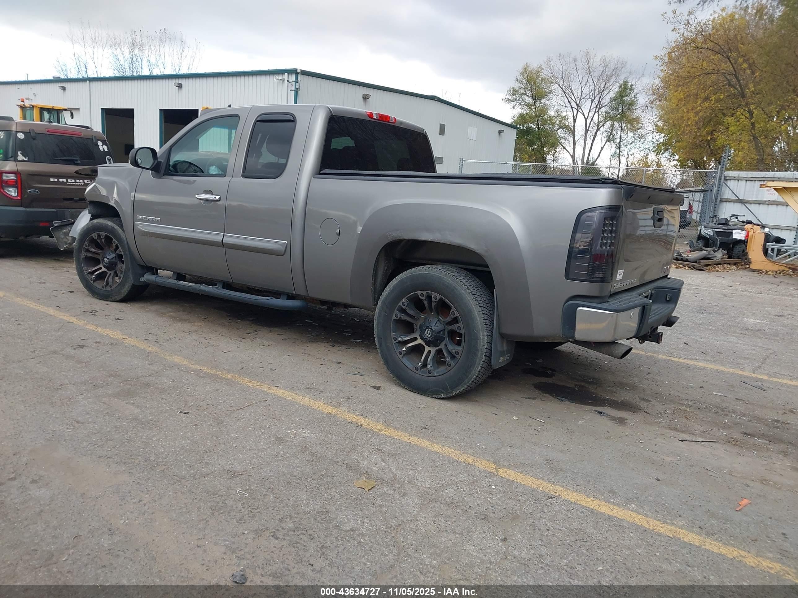 GMC SIERRA image 3