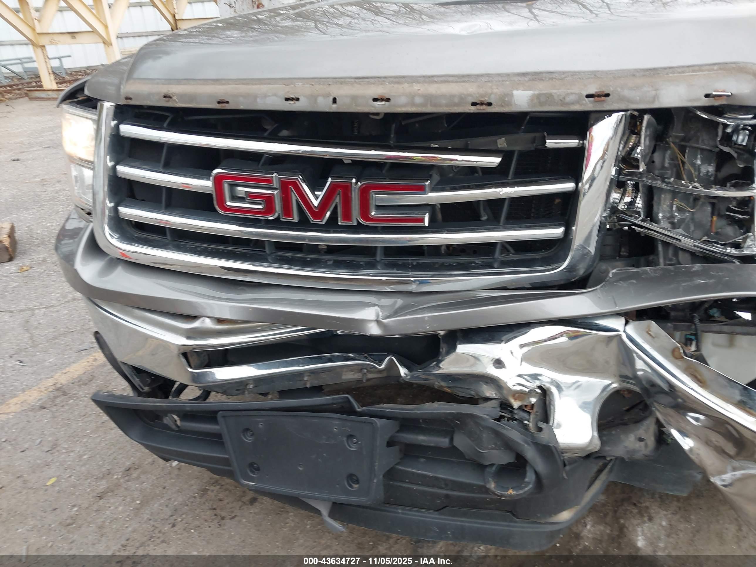 GMC SIERRA image 6