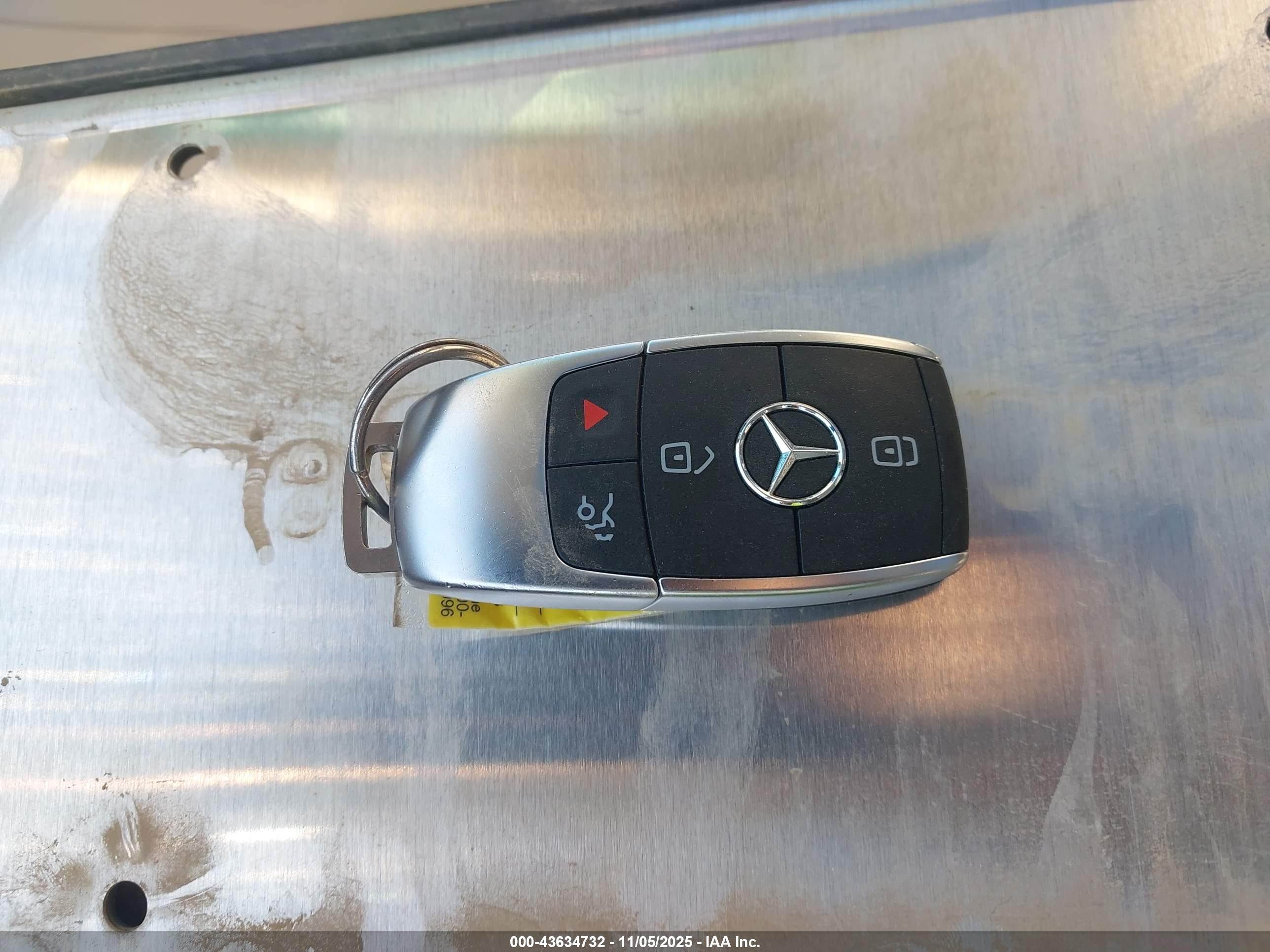 MERCEDES-BENZ GLB image 11