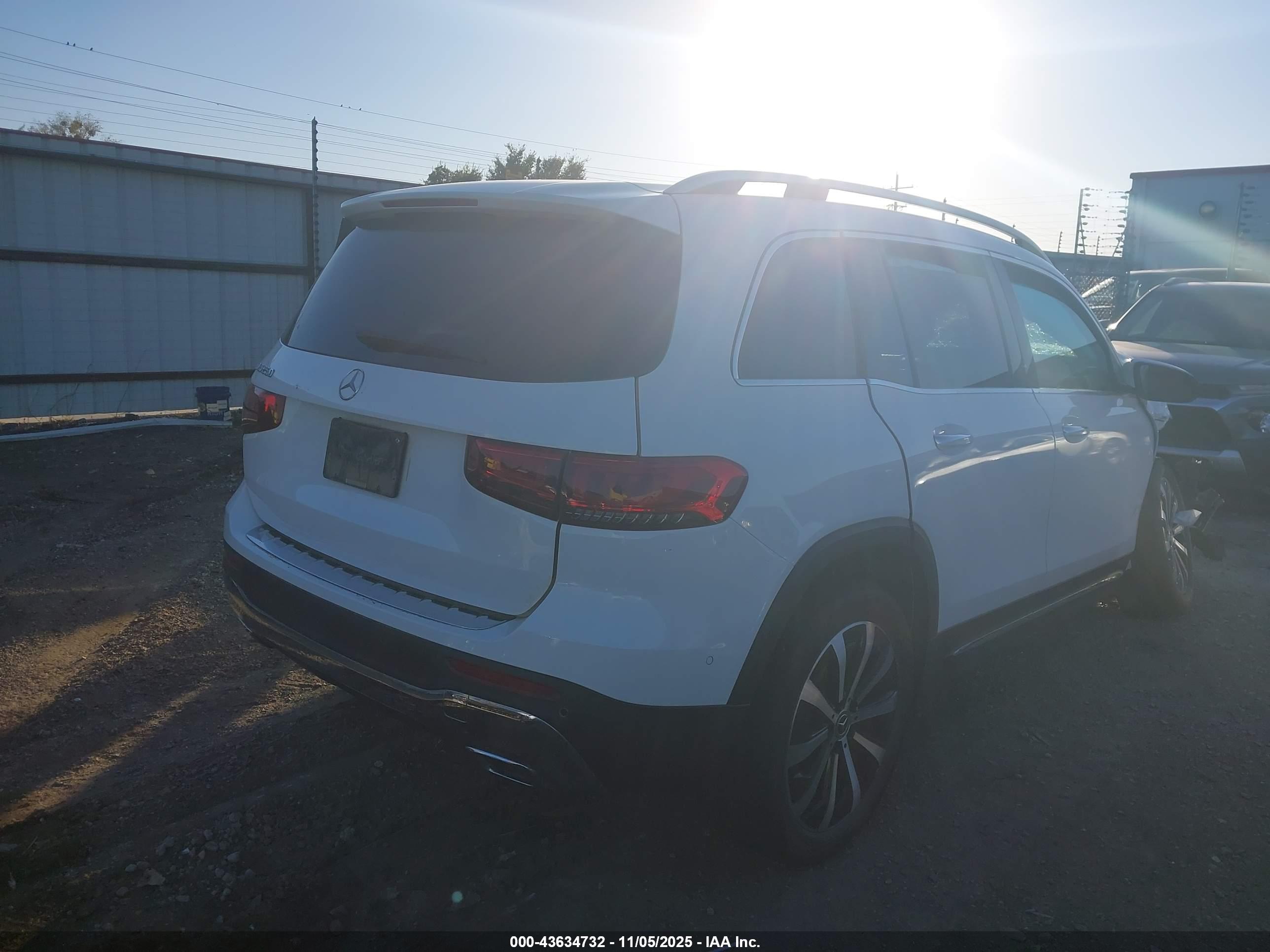 MERCEDES-BENZ GLB image 4