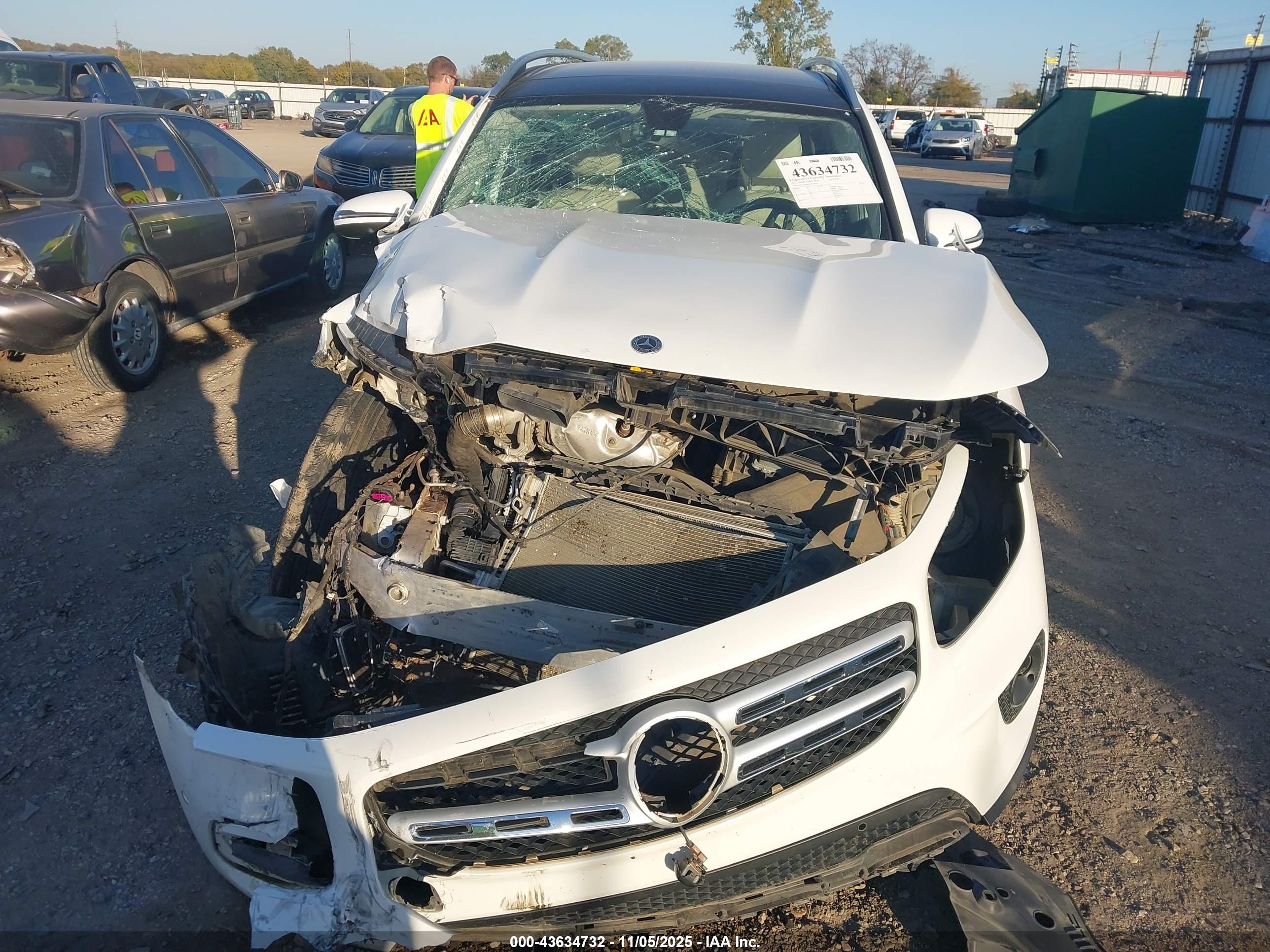 MERCEDES-BENZ GLB image 6