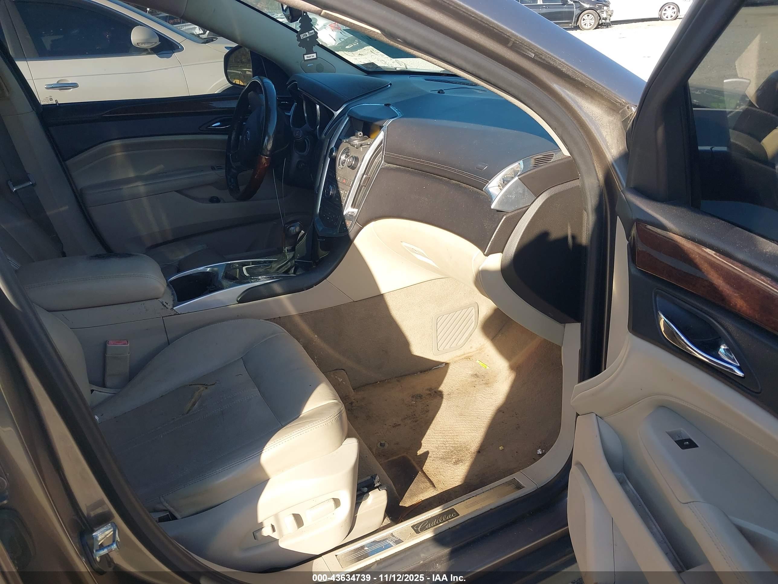 CADILLAC SRX image 5