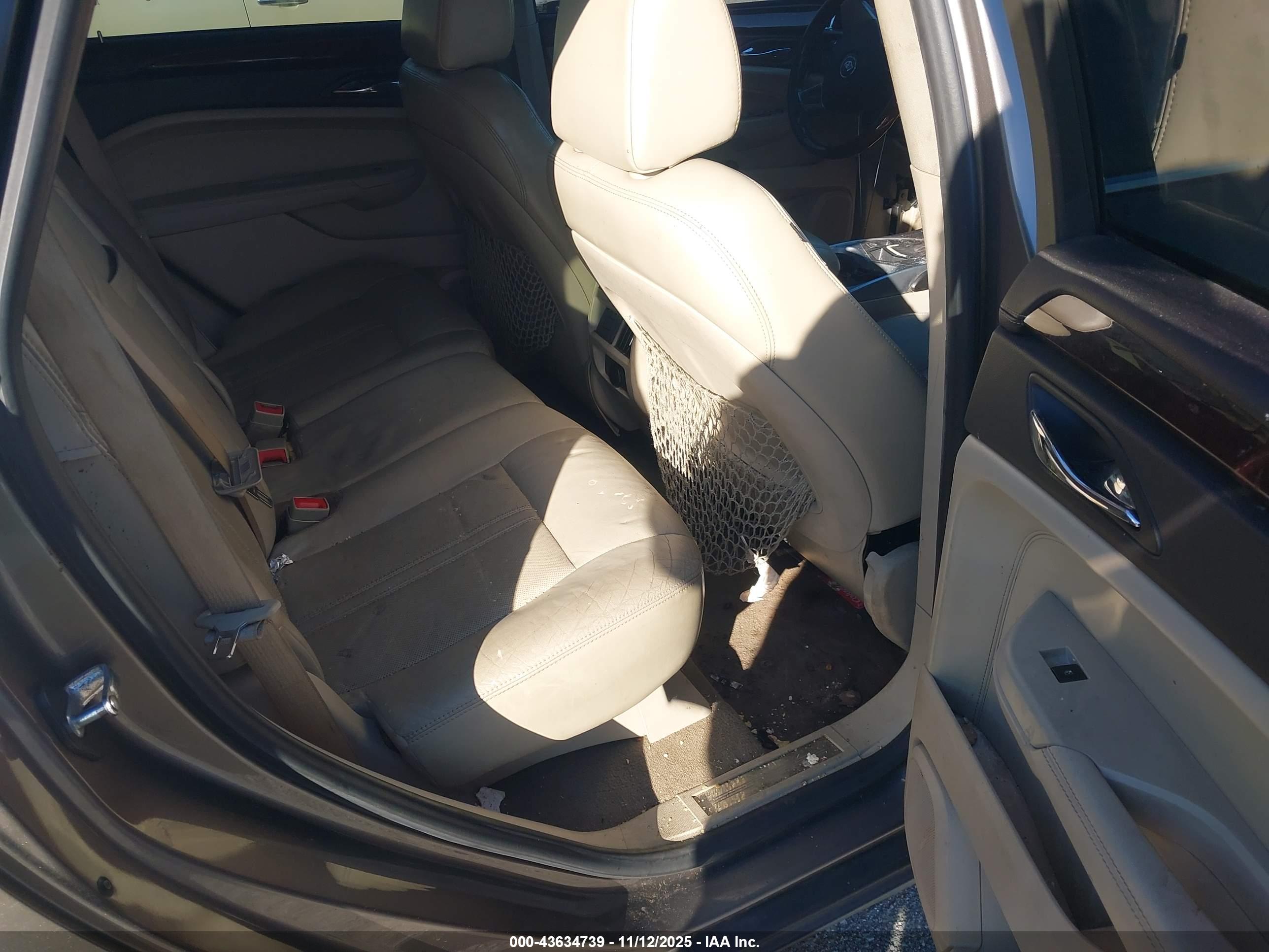 CADILLAC SRX image 8